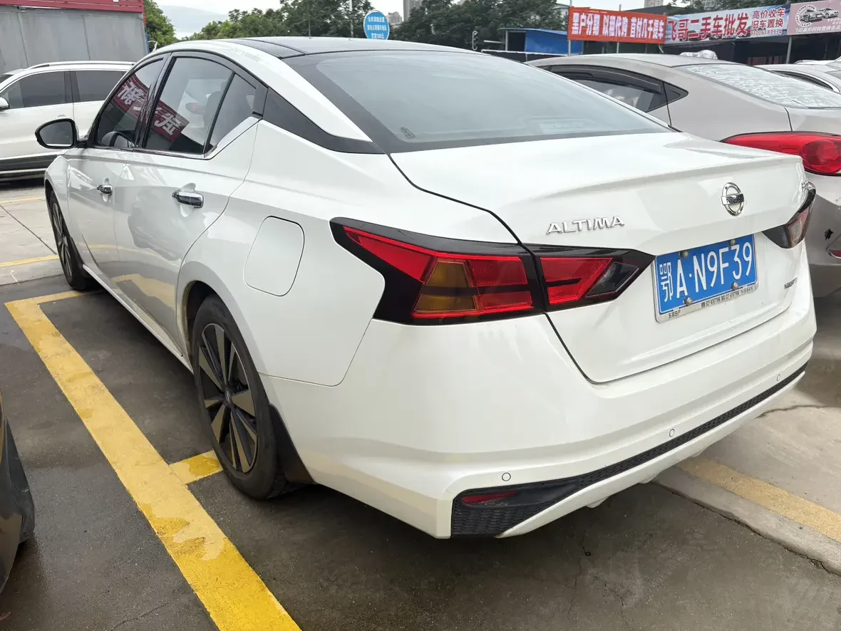 Nissan Altima