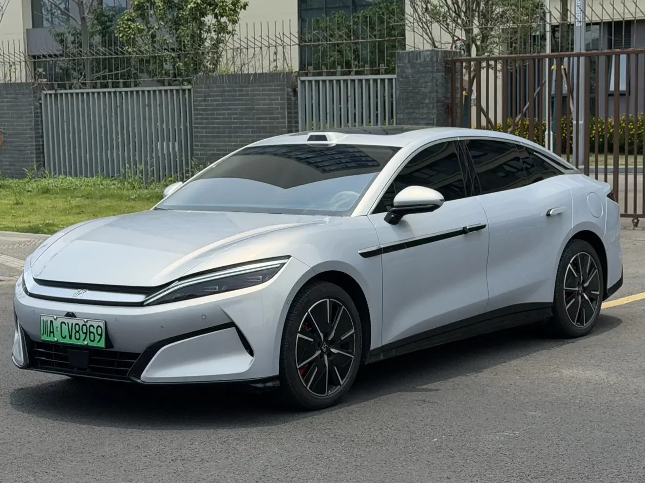 BYD Han L EV  из Китая