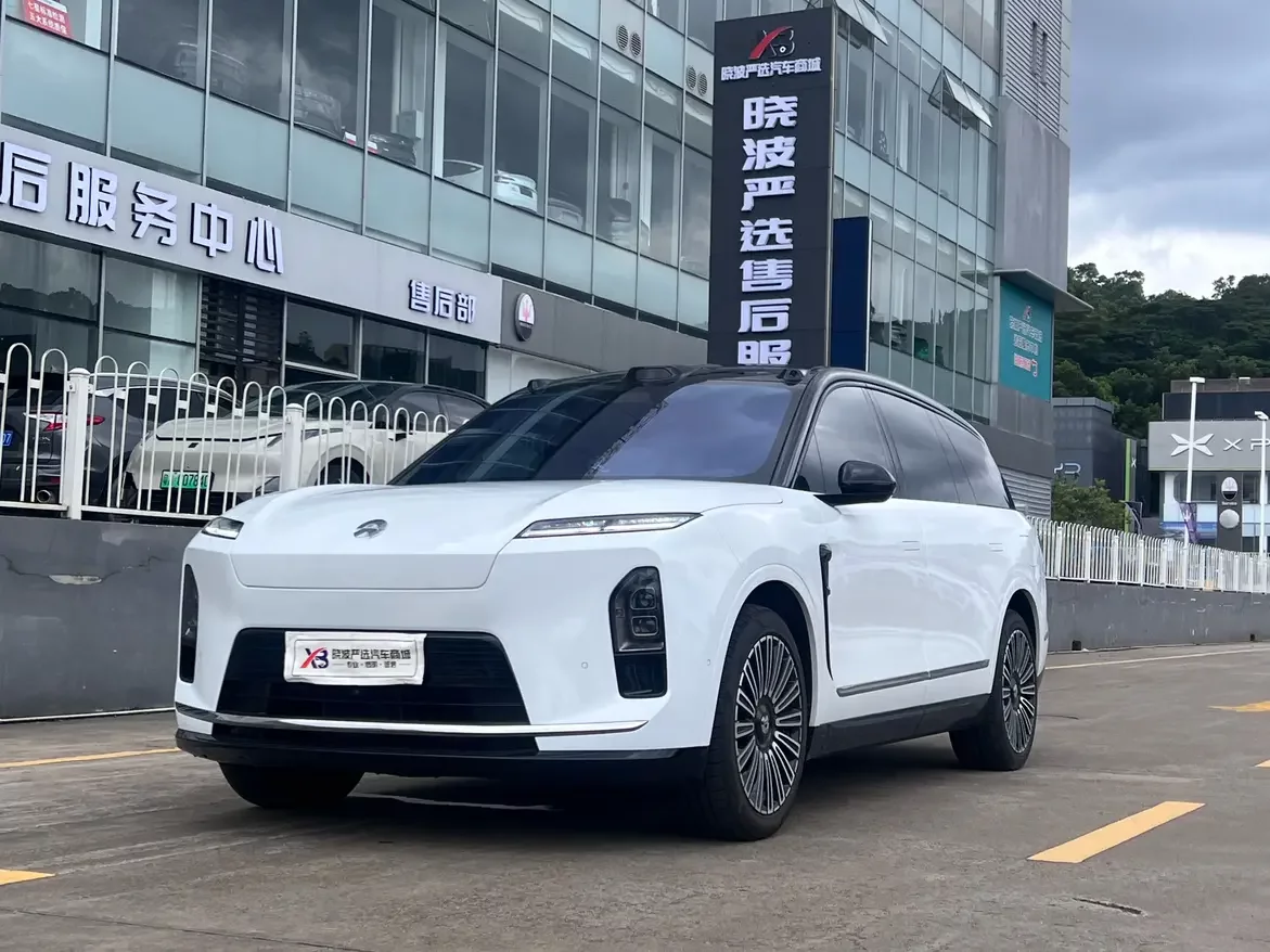 NIO ES8