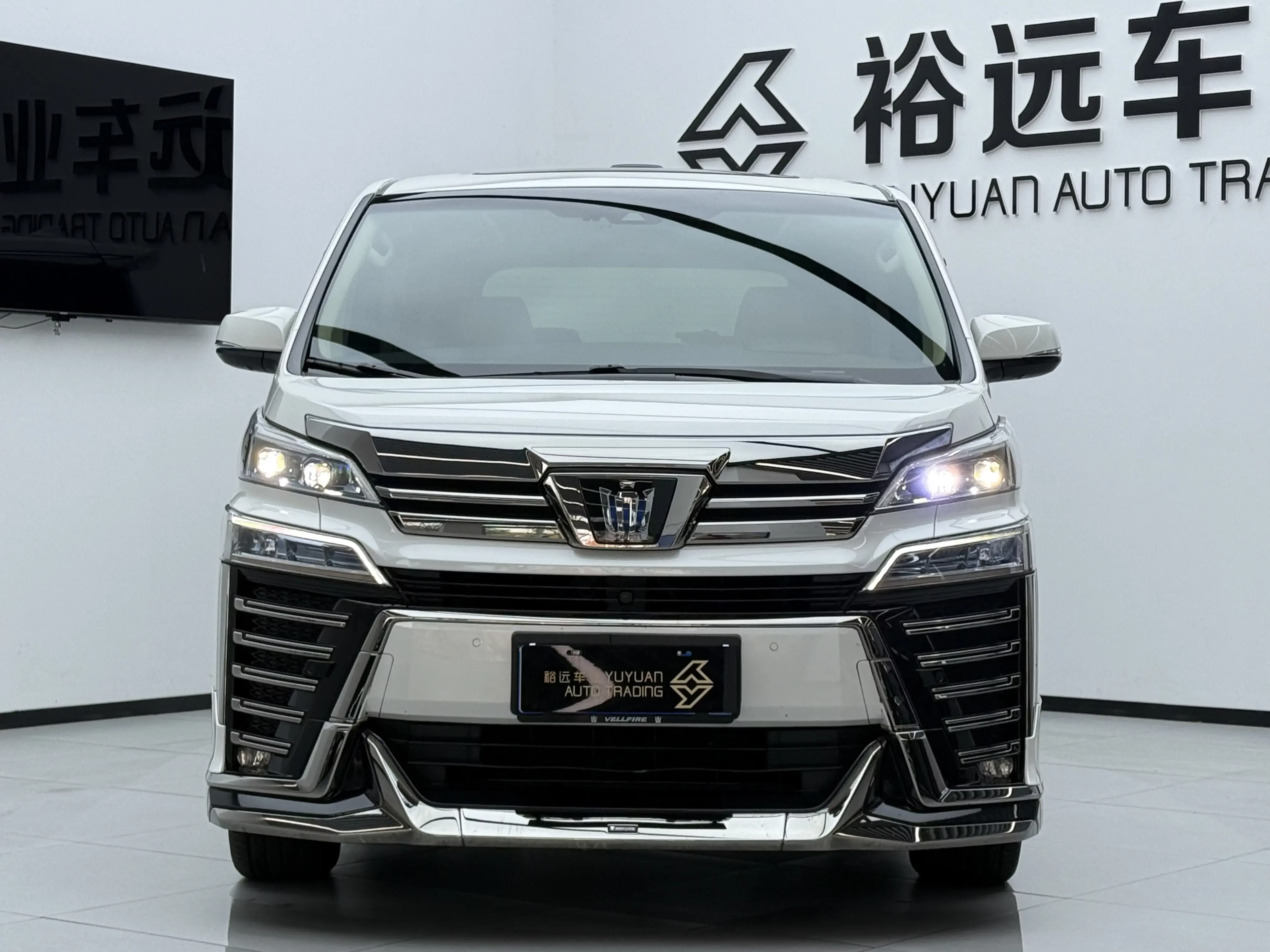 Toyota Crown Wellfire