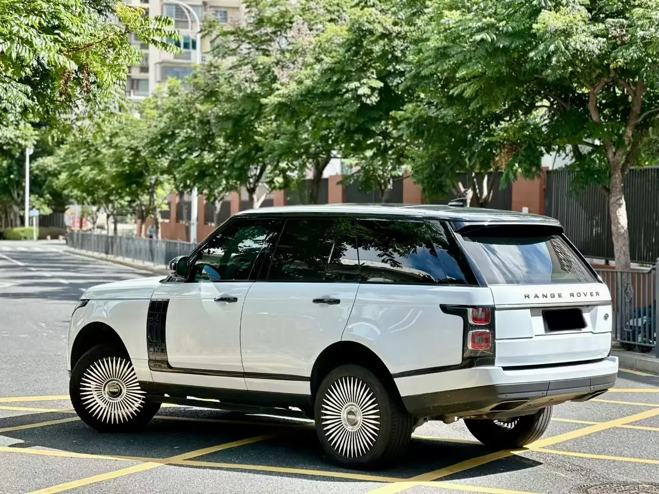 Land Rover range rover