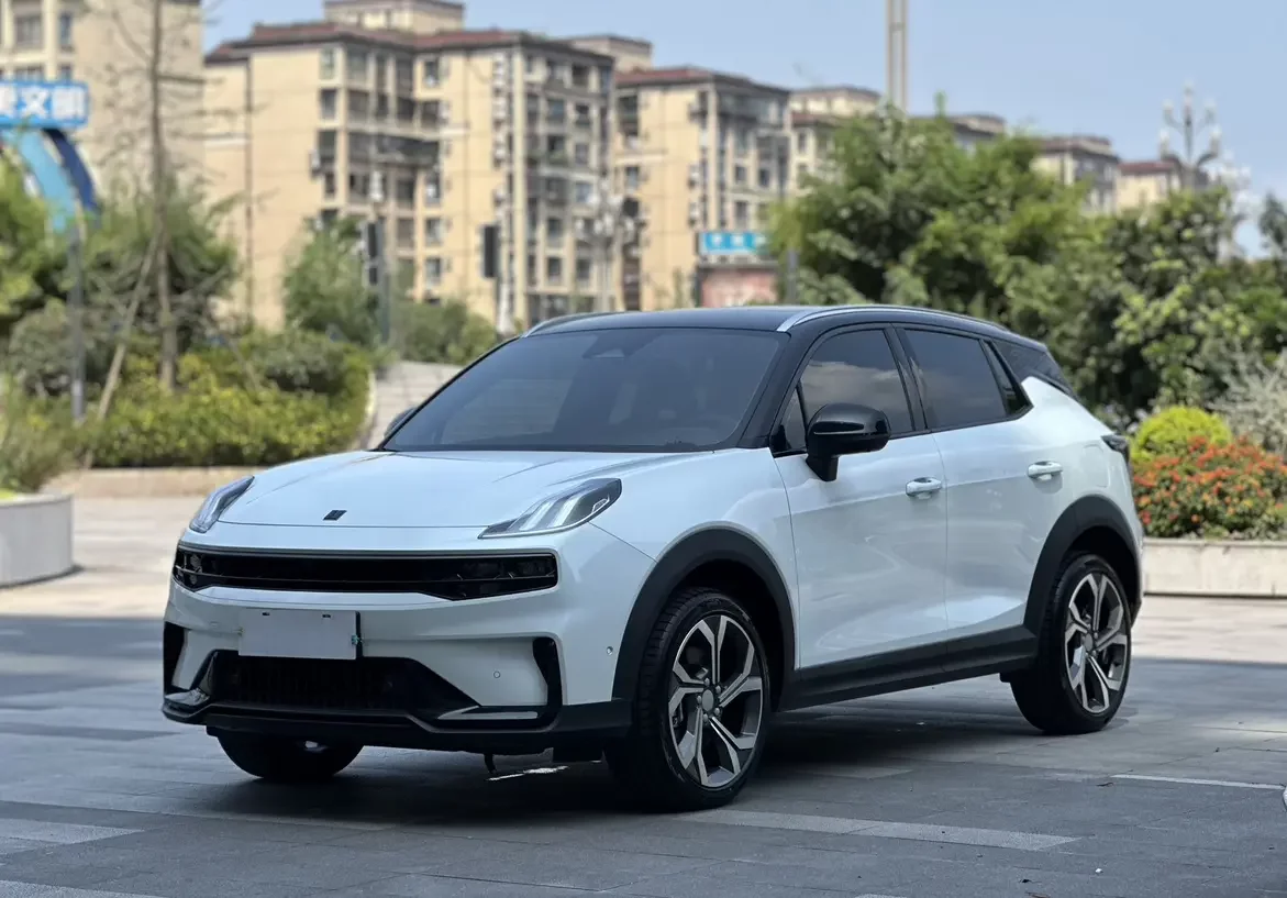 Lynk & Co 06