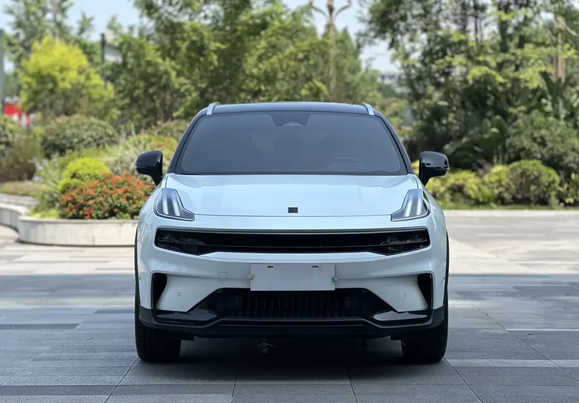 Lynk & Co 06