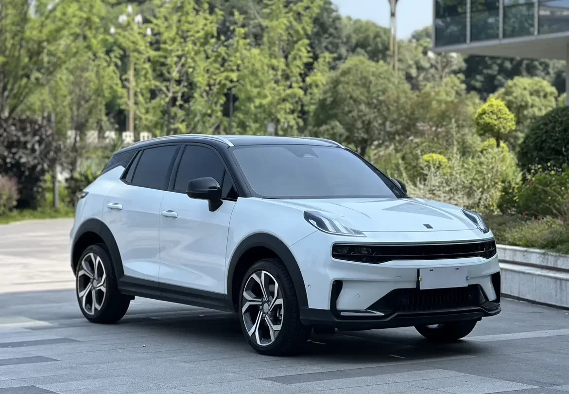 Lynk & Co 06