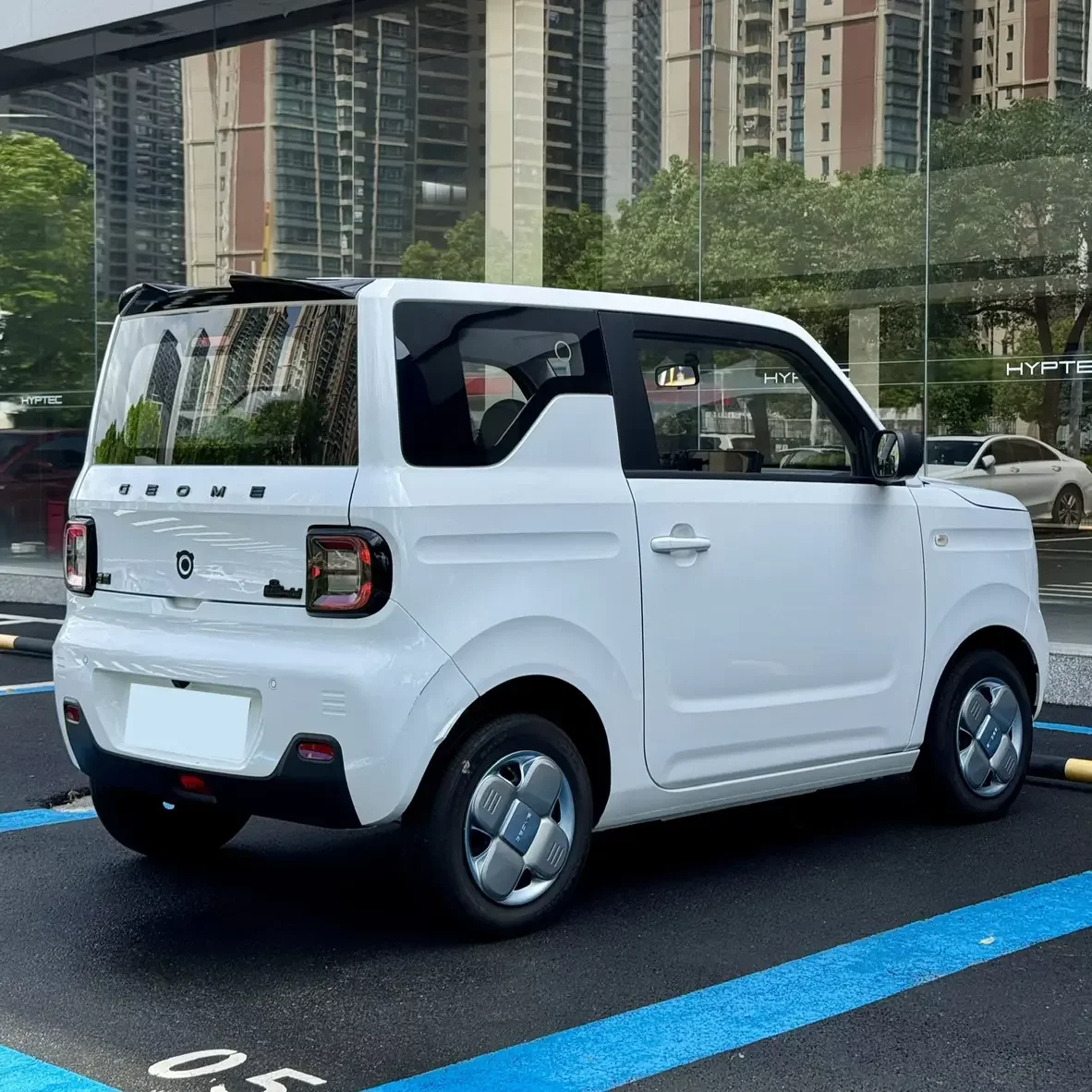 Geely panda