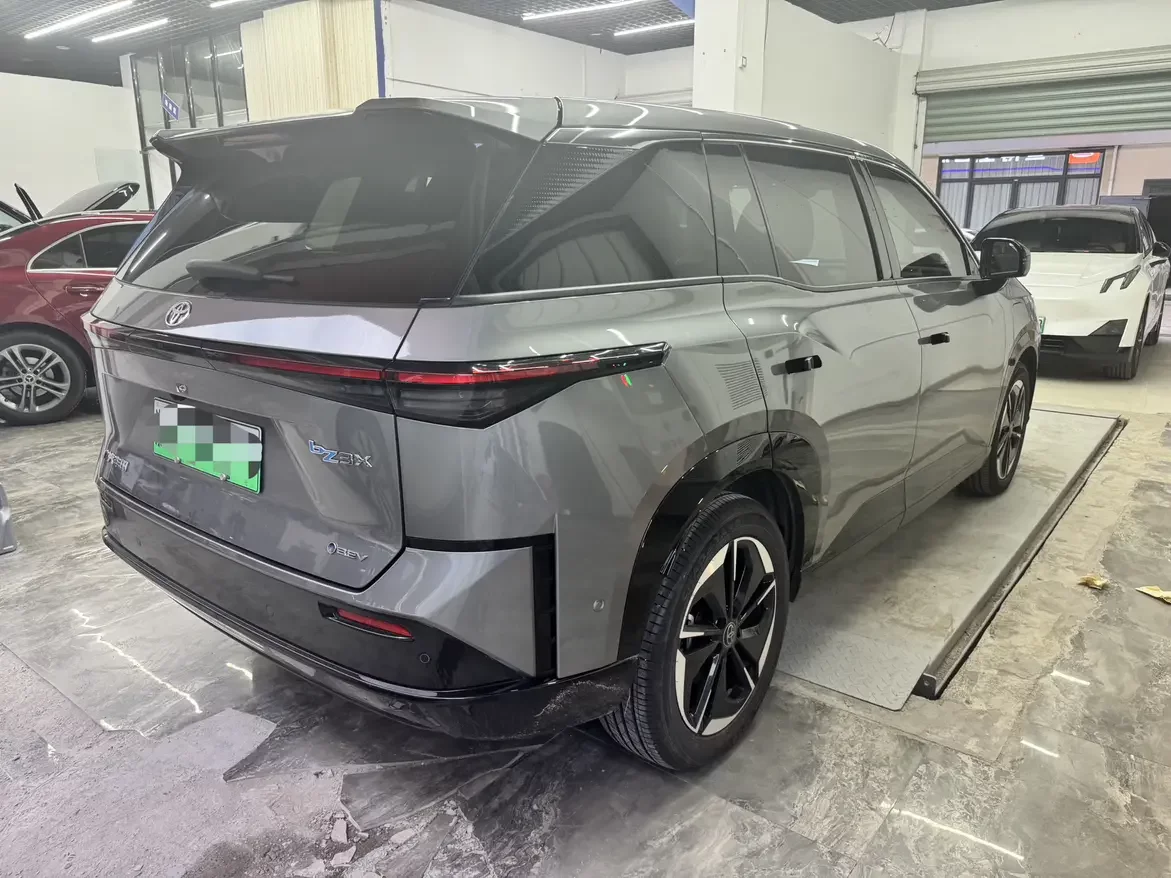 Toyota Bozhi 3X
