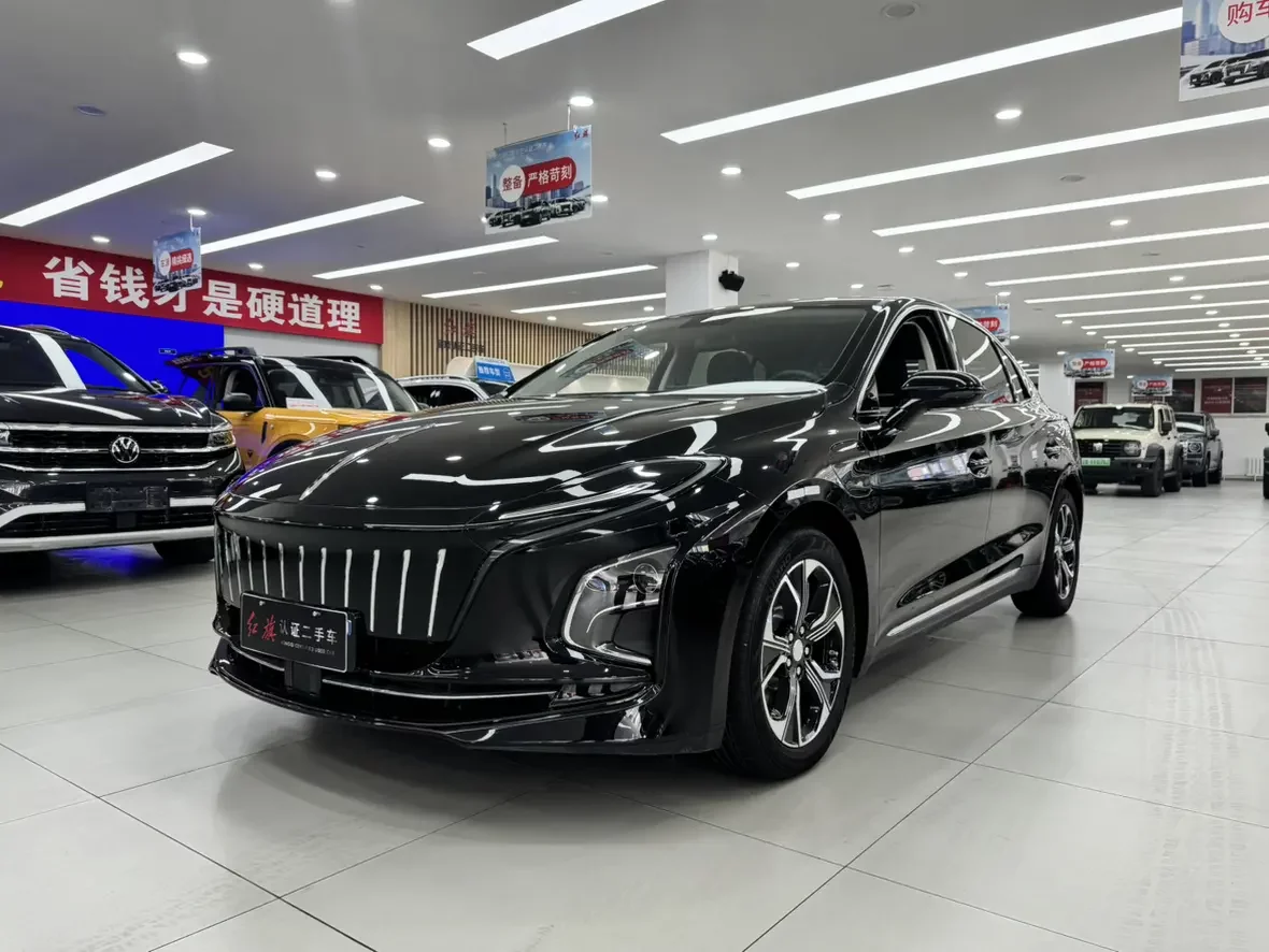 Hongqi E-QM5