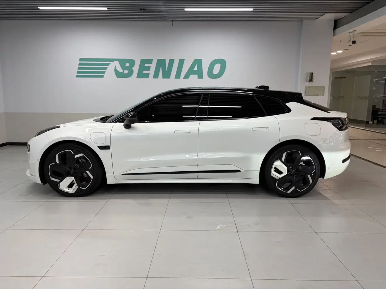 ZEEKR 001