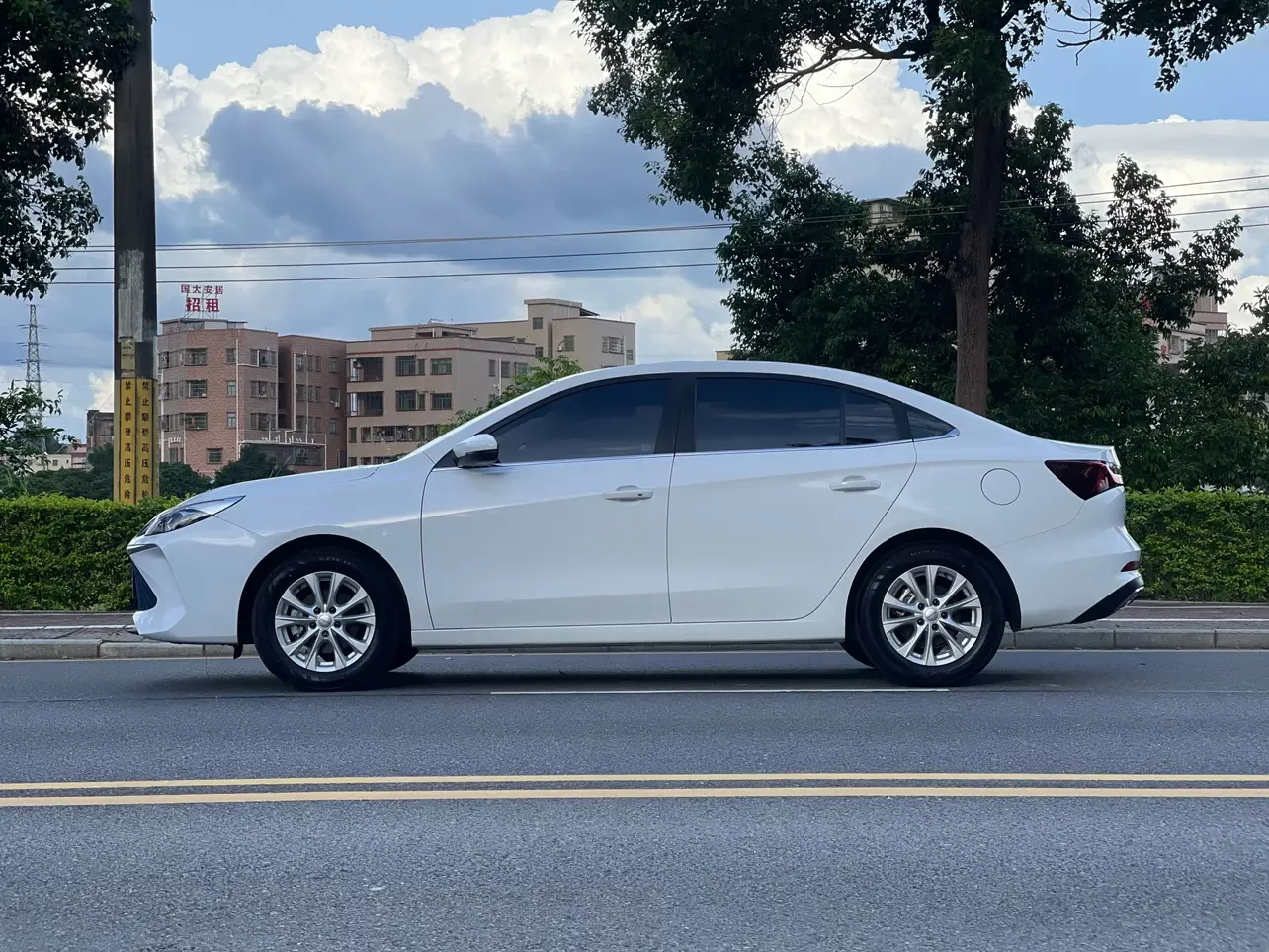 Roewe i5