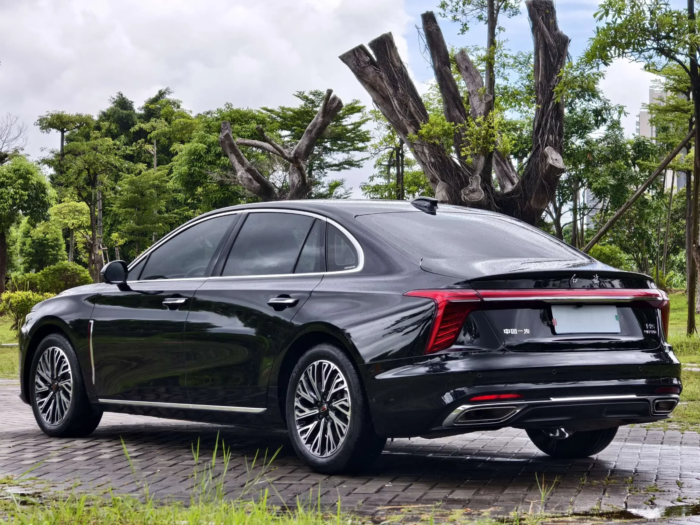 Hongqi H5