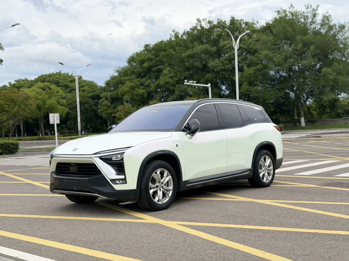 NIO ES8