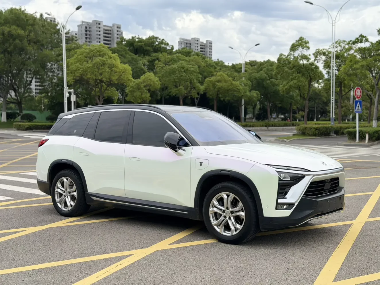 NIO ES8