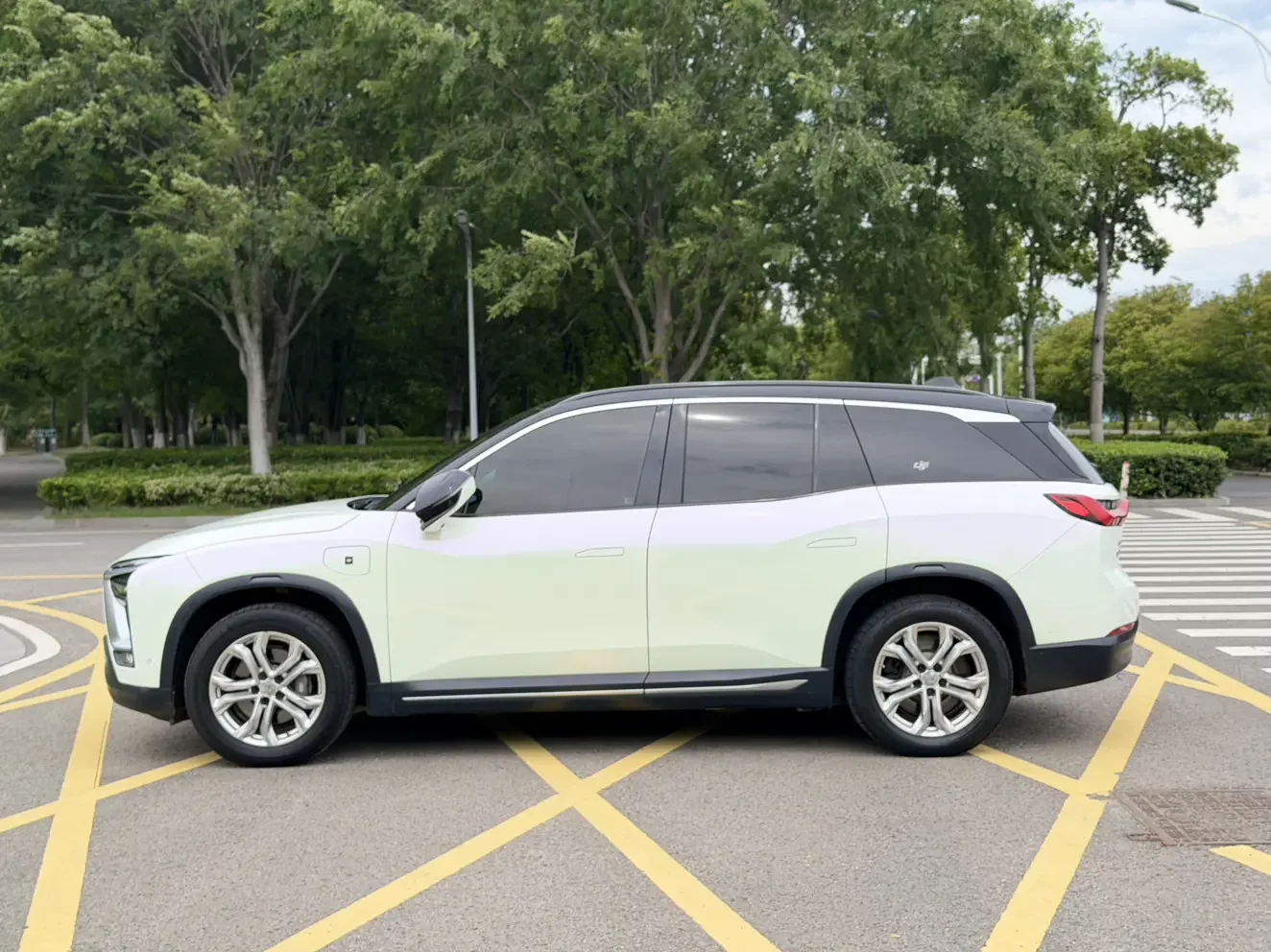 NIO ES8