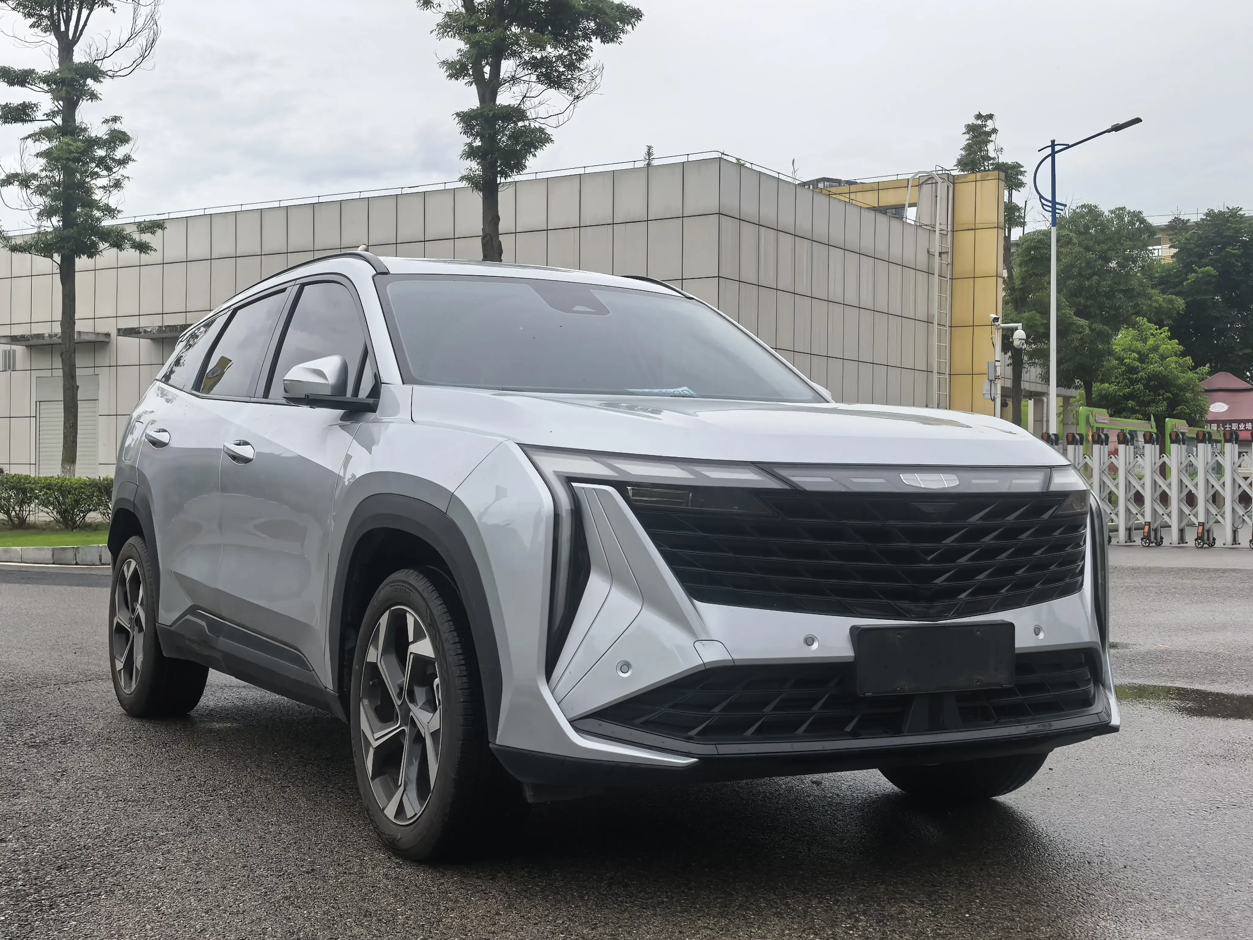 Geely Atlas L