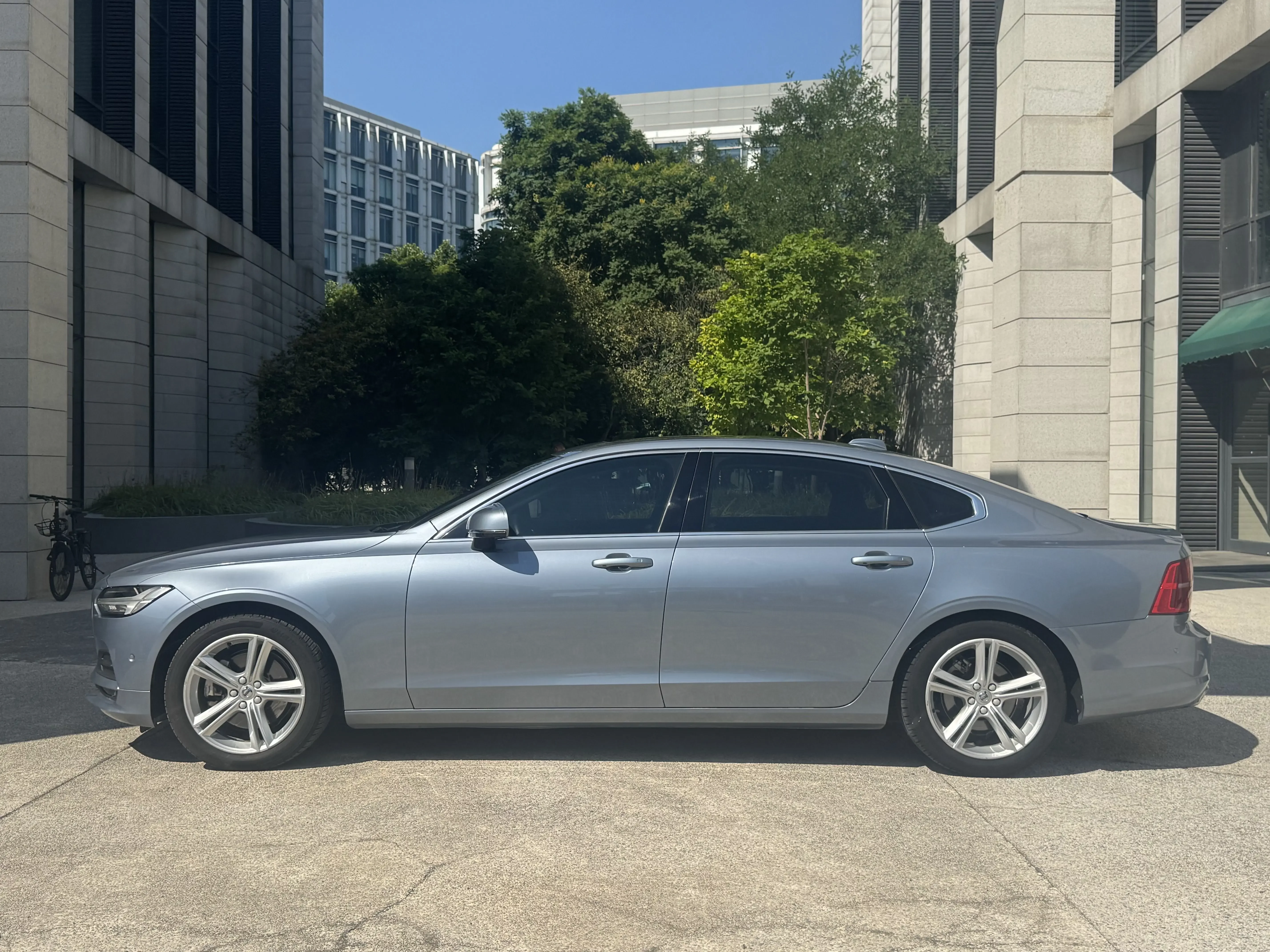 Volvo S90