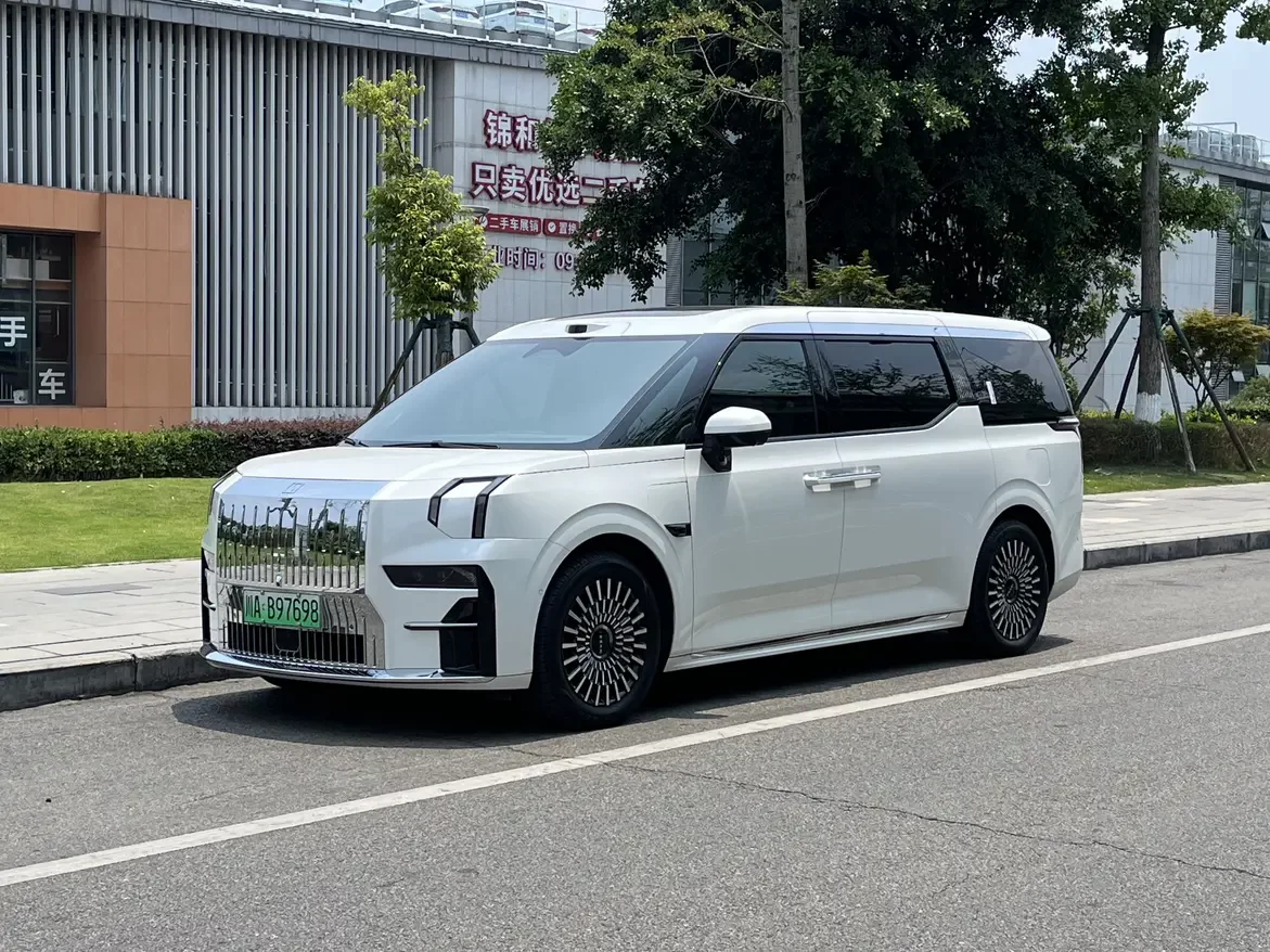 ZEEKR 009