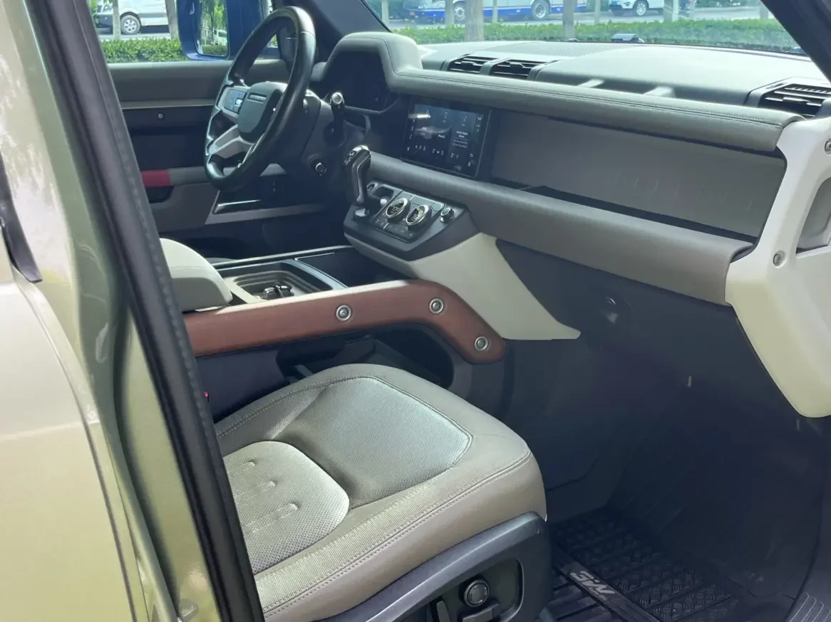 Land Rover guard