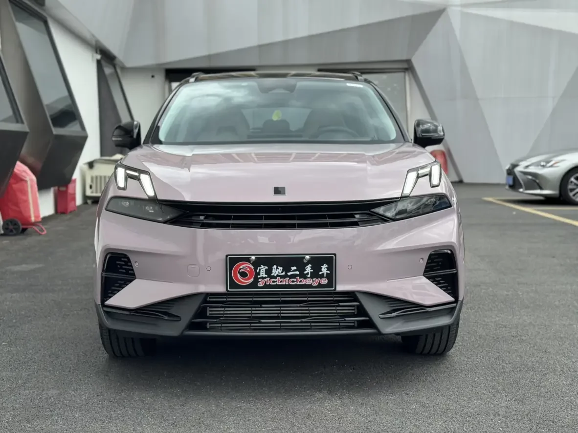 Lynk & Co 06