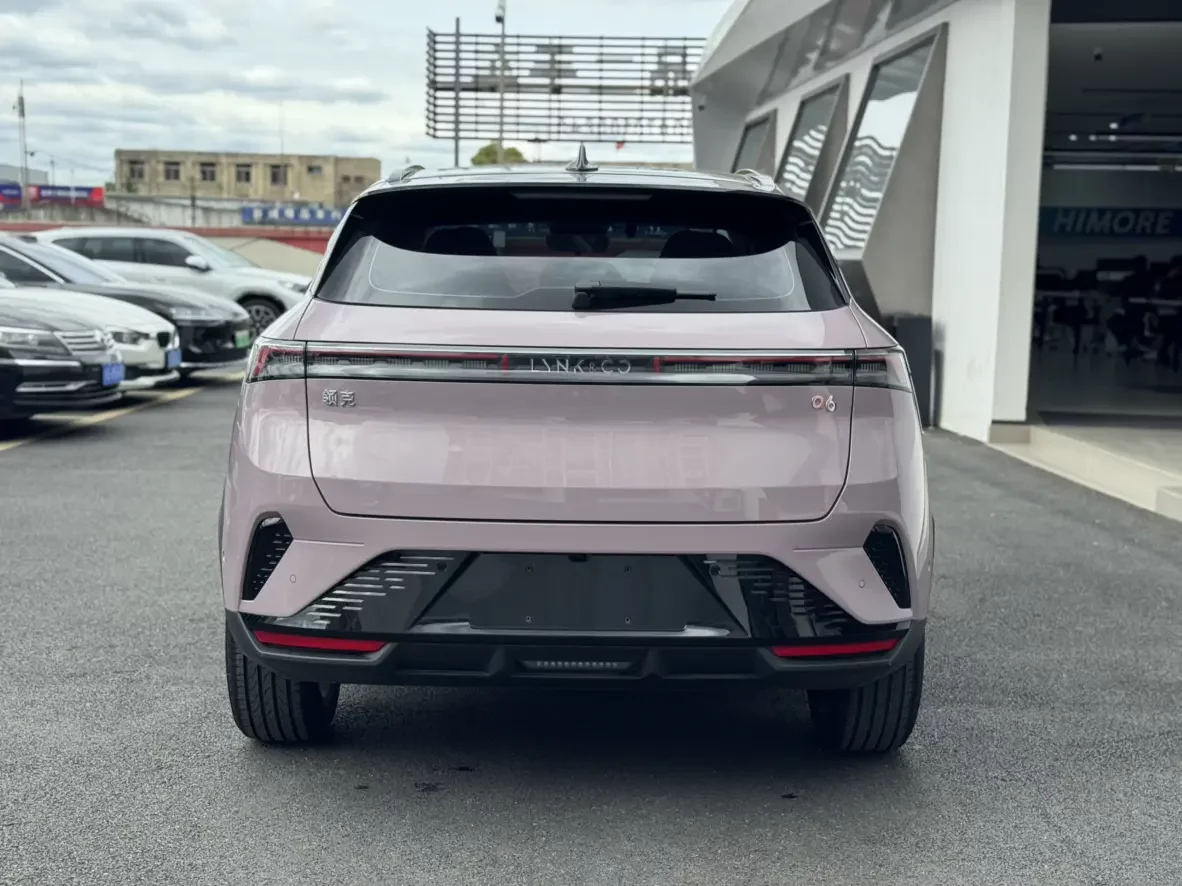 Lynk & Co 06