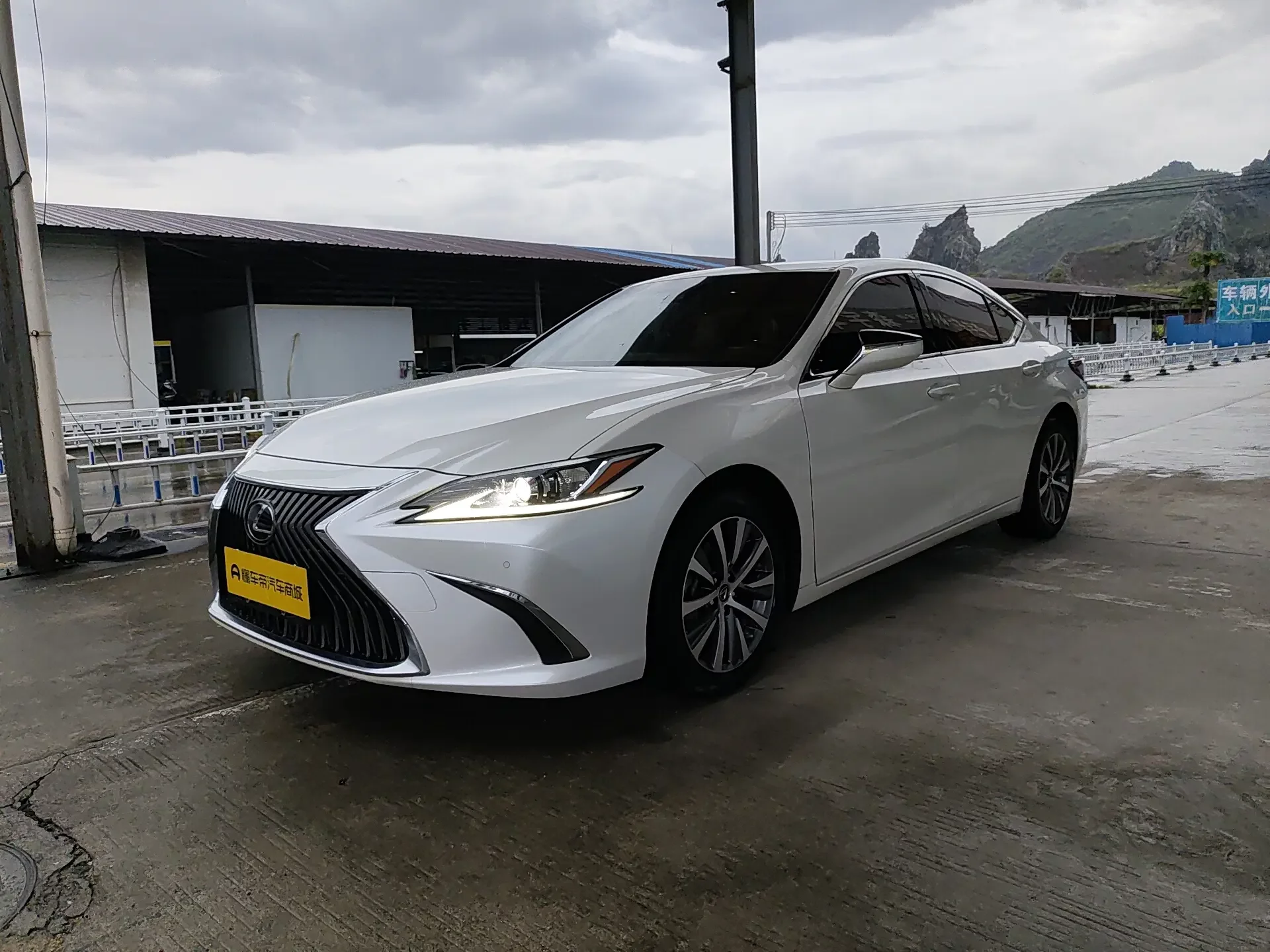 Lexus ES
