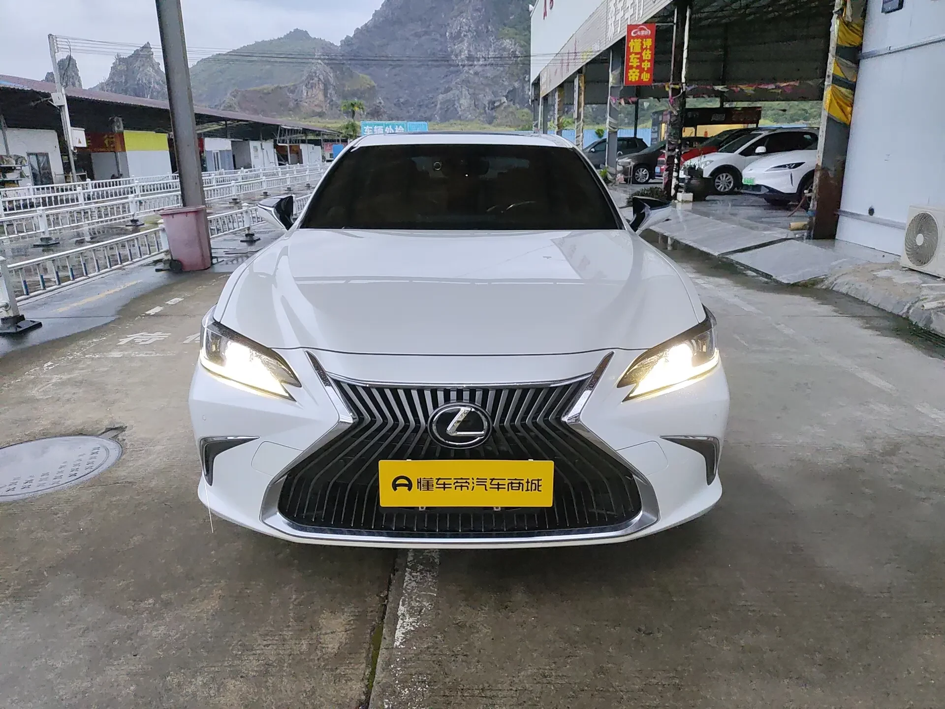 Lexus ES