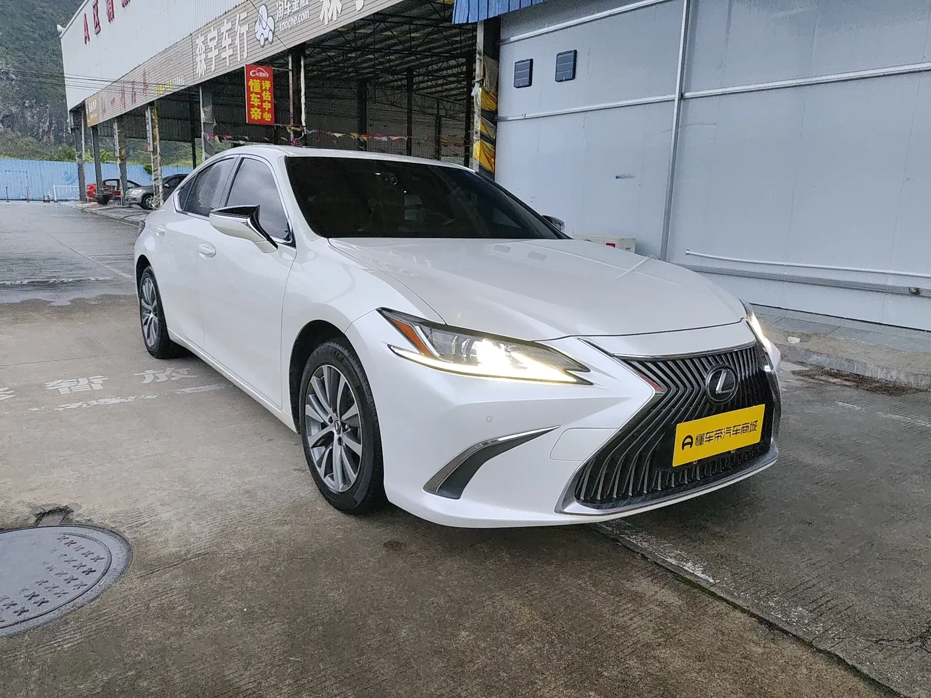 Lexus ES