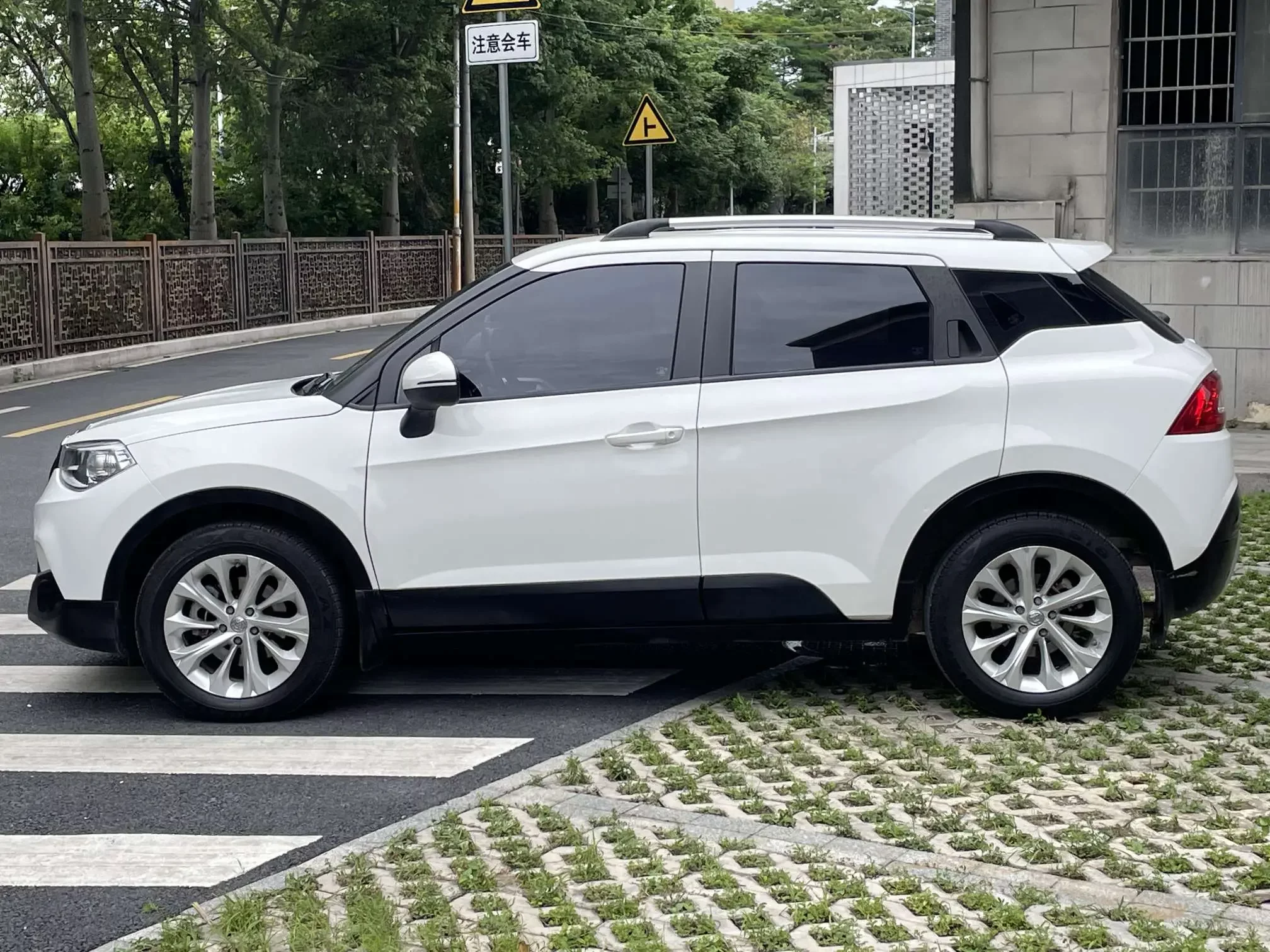 Brilliance China V3
