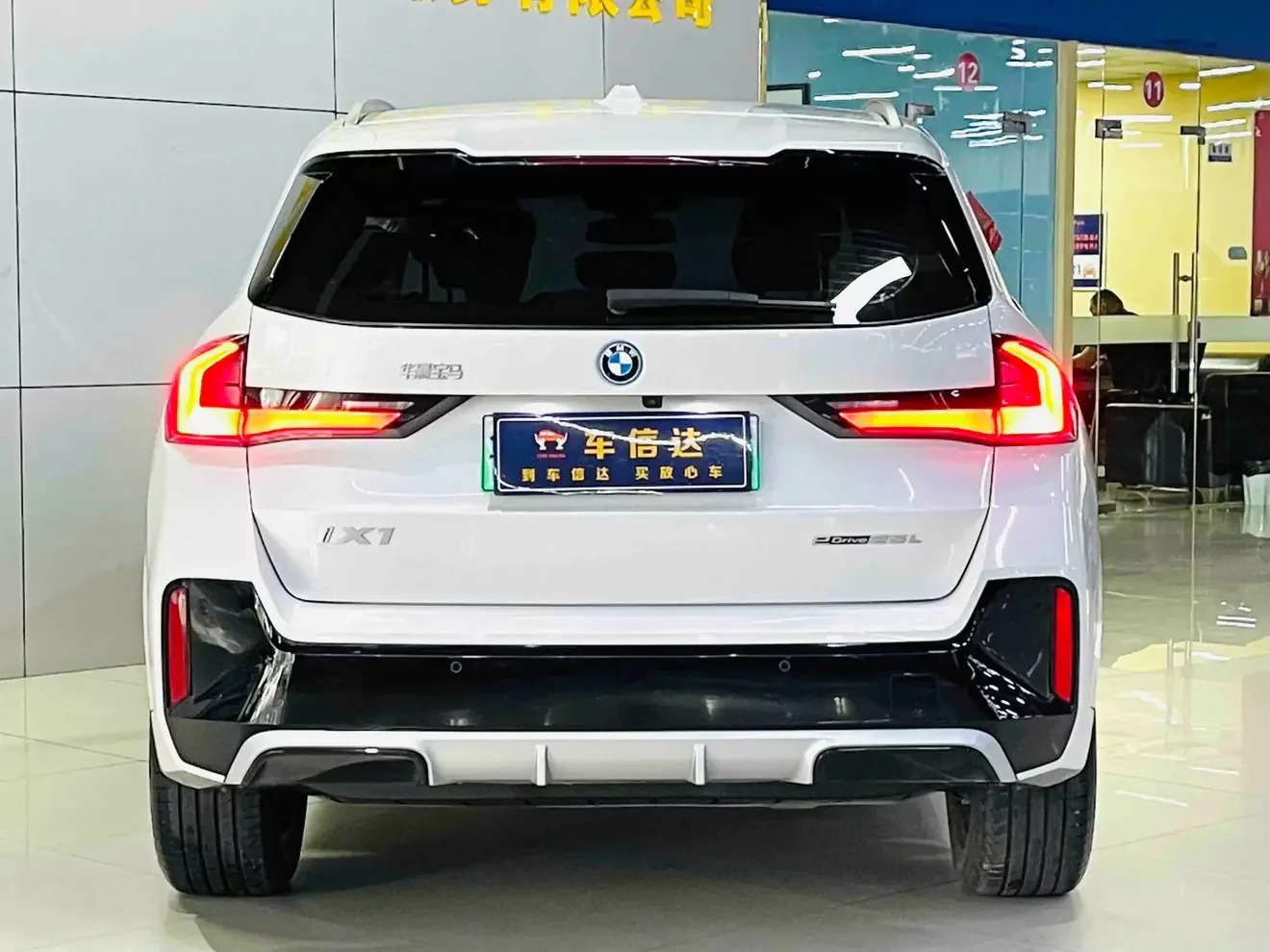 BMW iX1