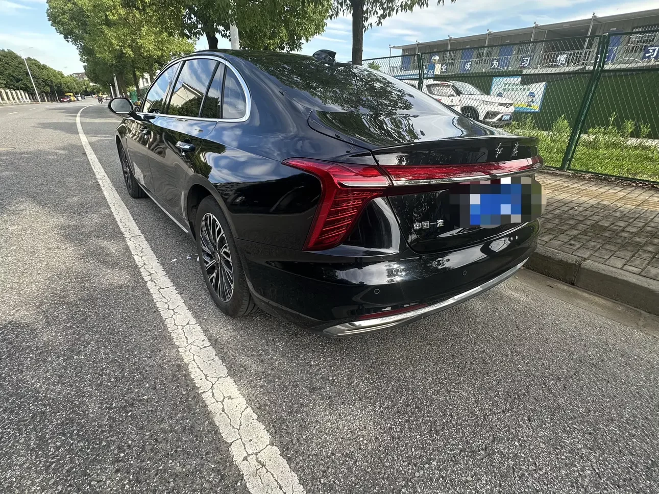 Hongqi H5