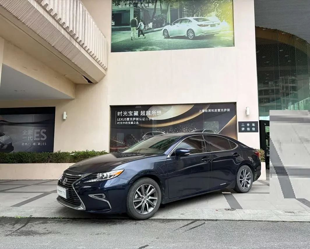 Lexus ES