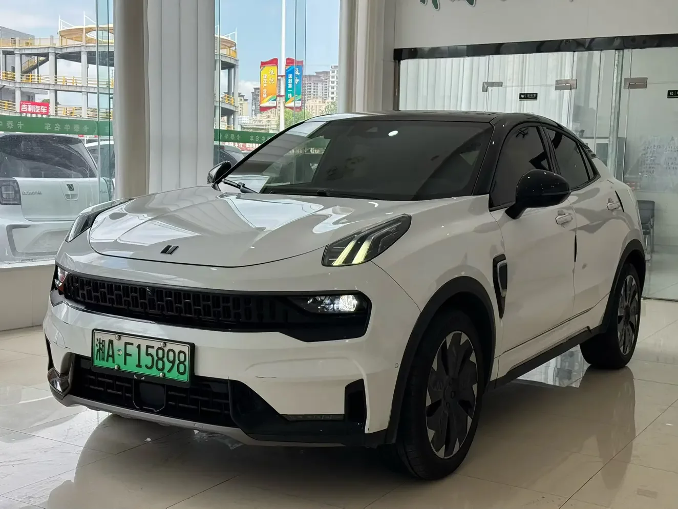Lynk & Co 05 EM-P