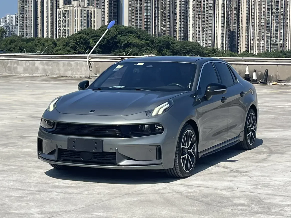 Lynk & Co 03