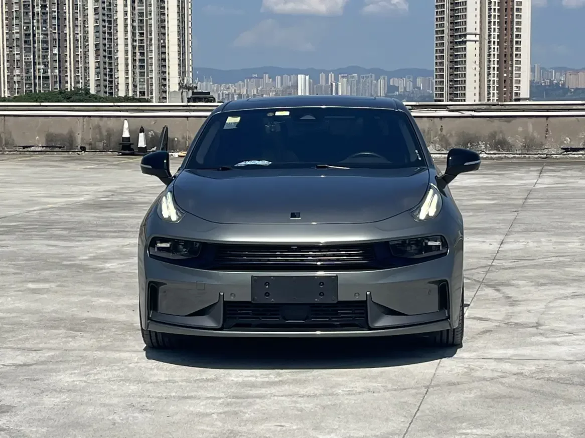 Lynk & Co 03