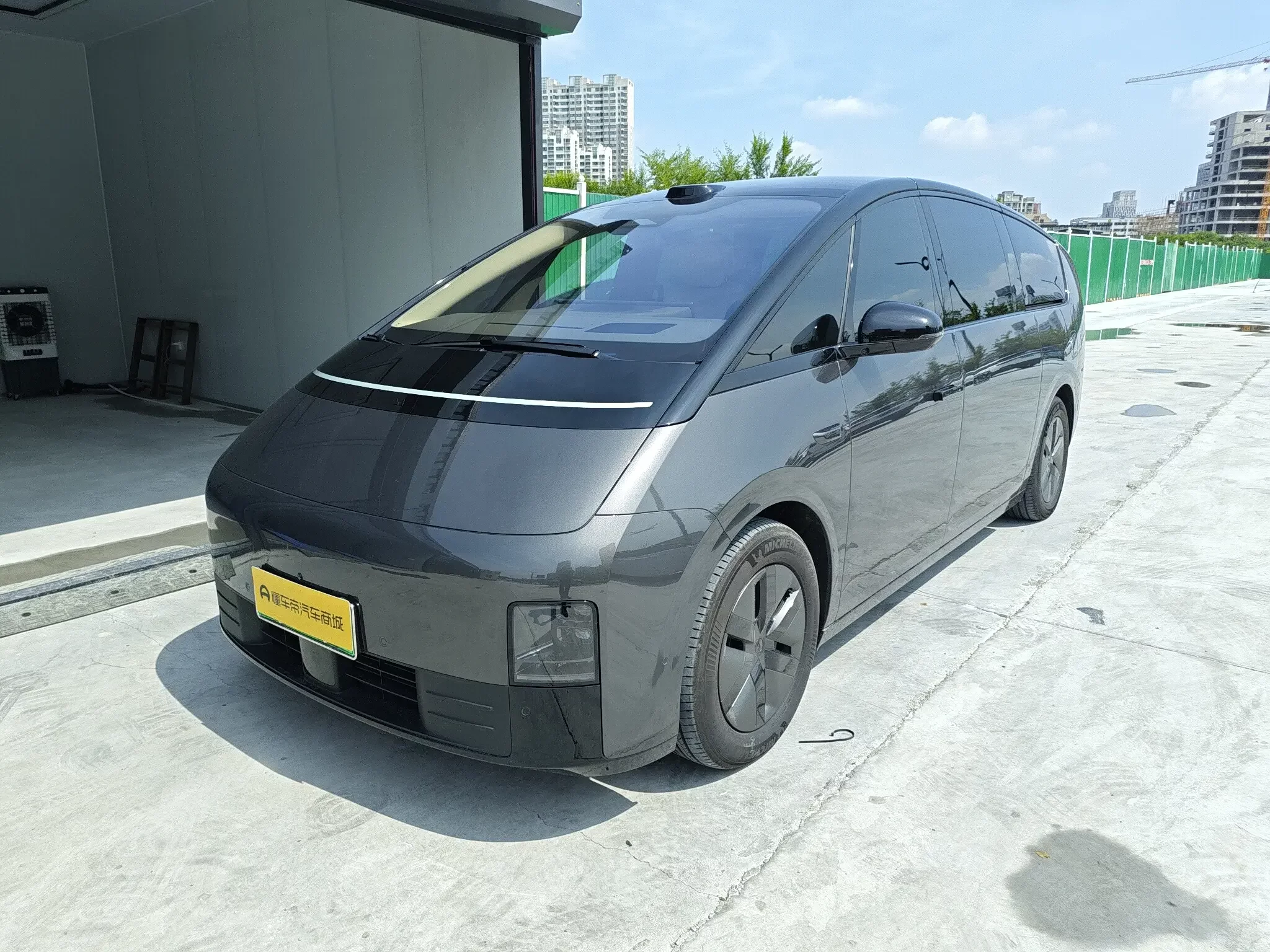 Lixiang MEGA