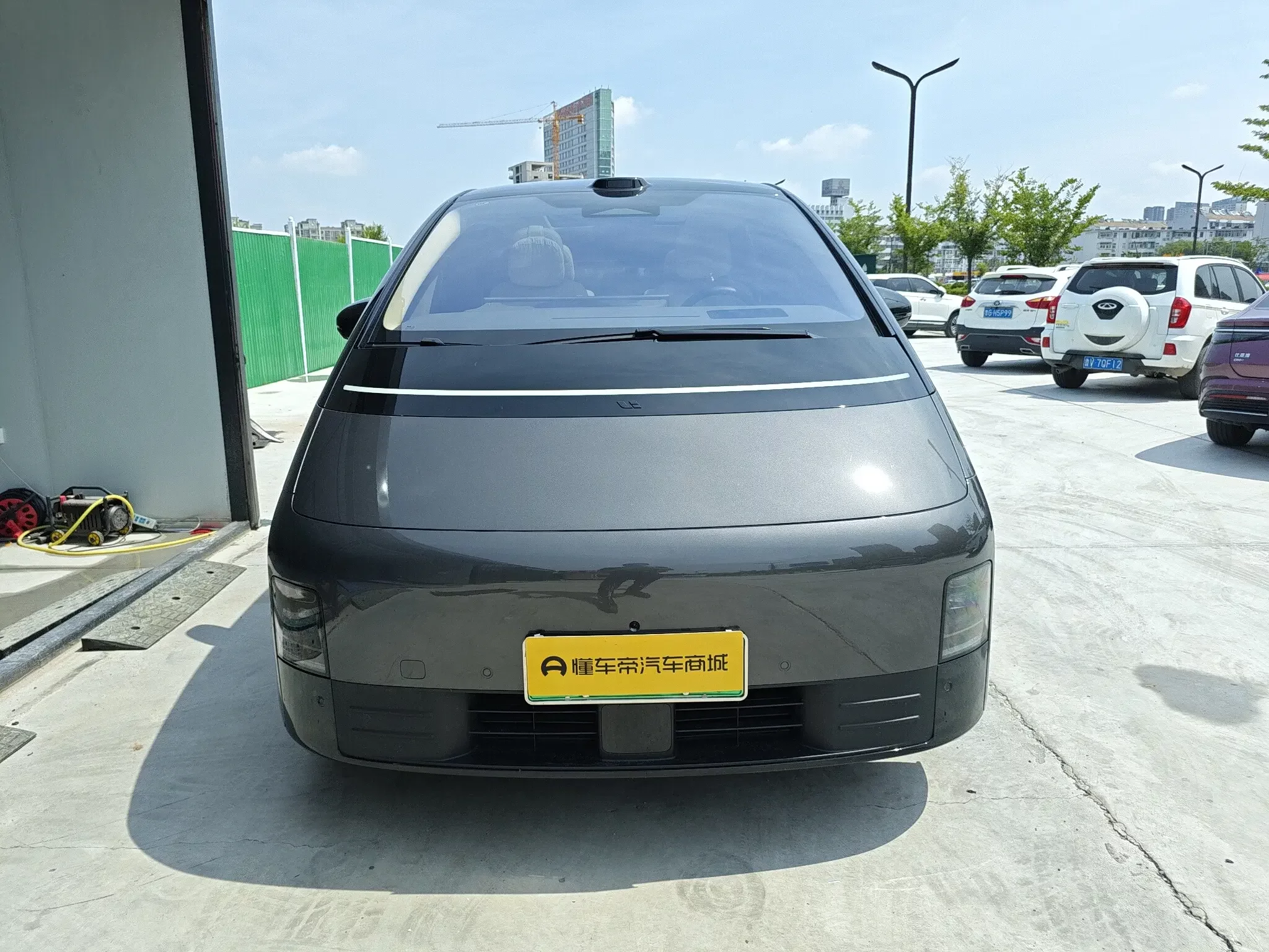 Lixiang MEGA