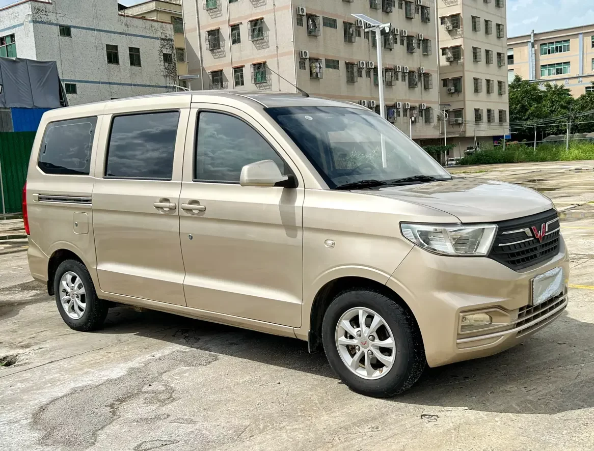 Wuling Hongguang V