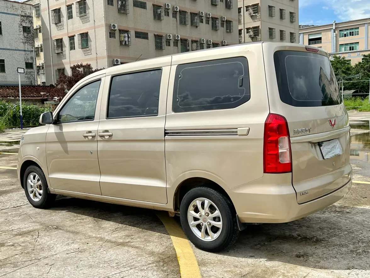 Wuling Hongguang V