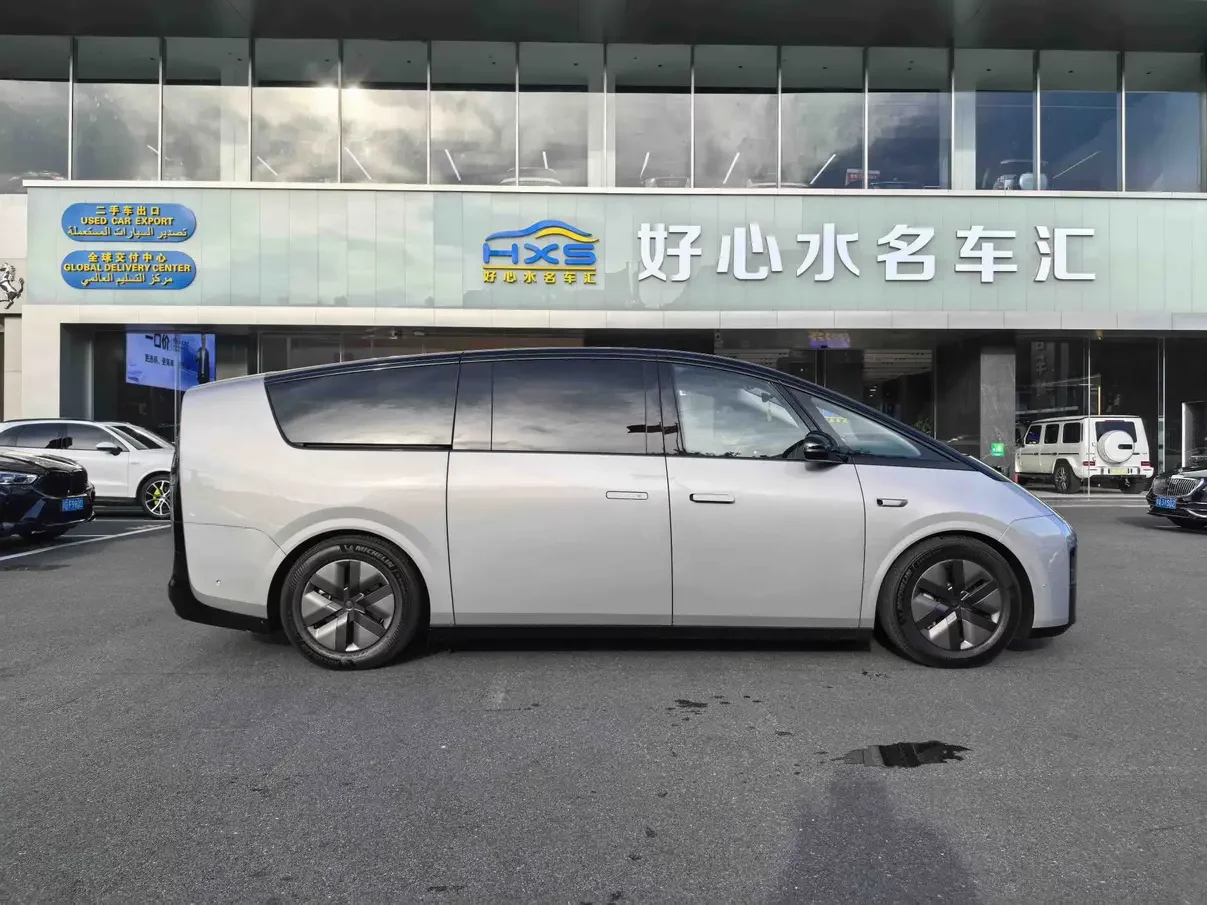 Lixiang MEGA