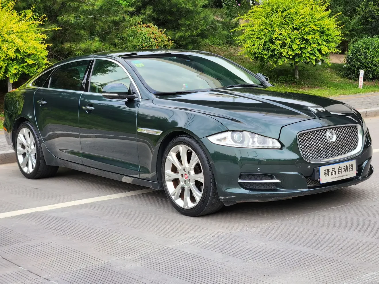 Jaguar XJ