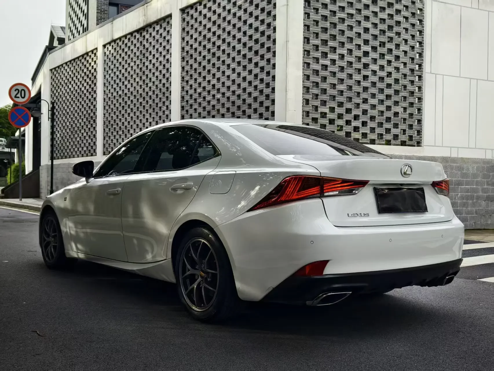 Lexus IS