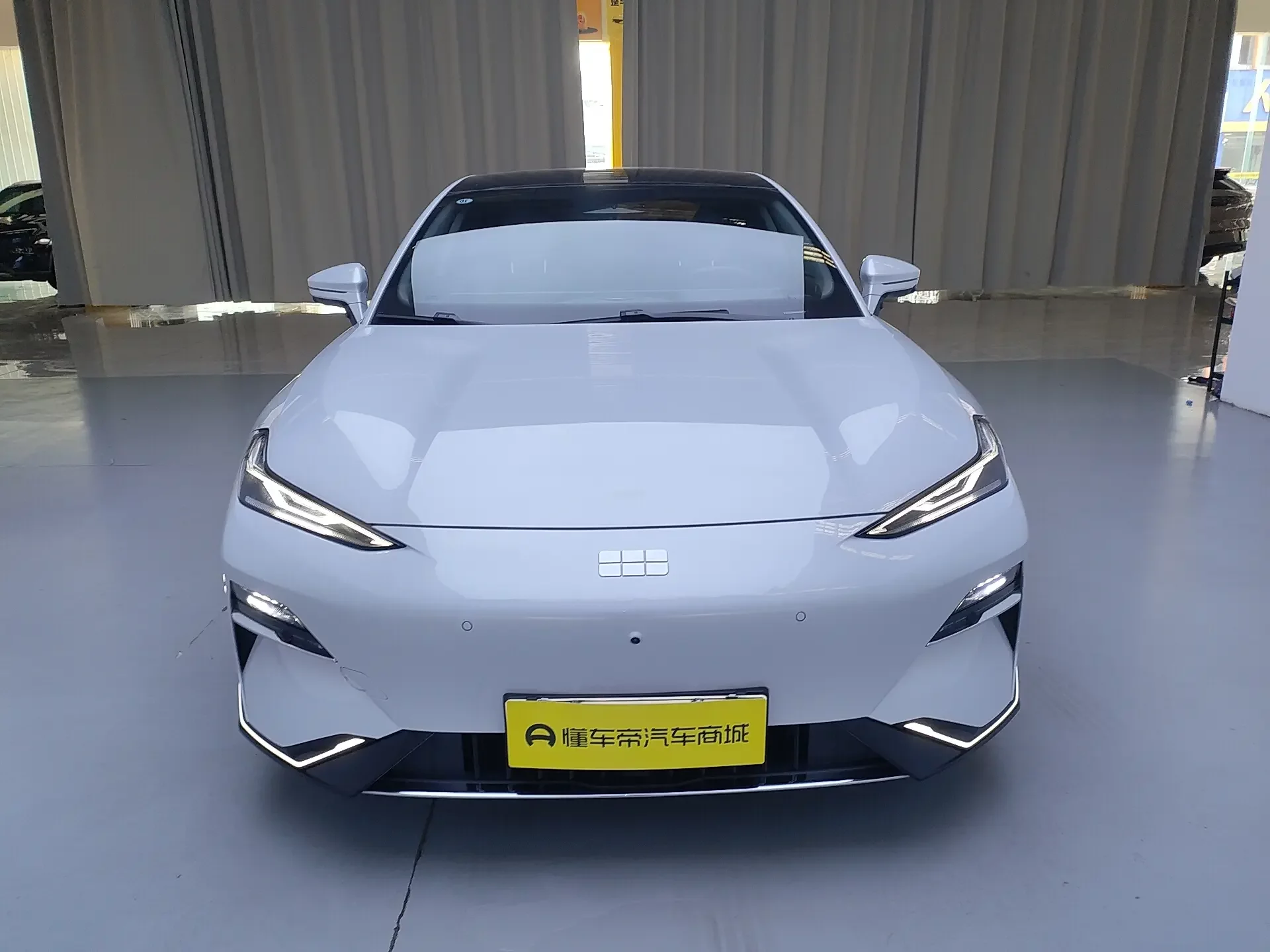 Geely Galaxy E8