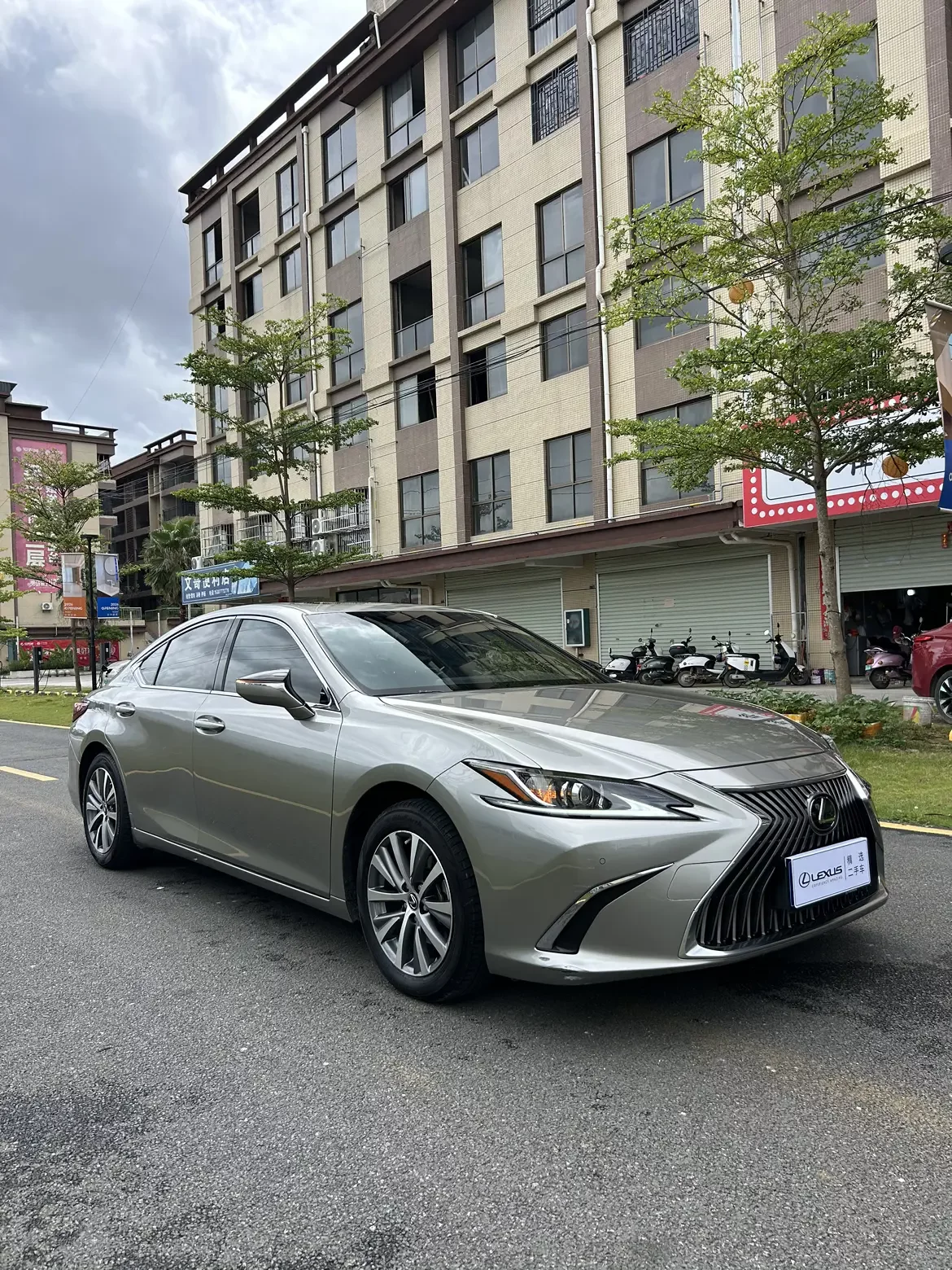Lexus ES