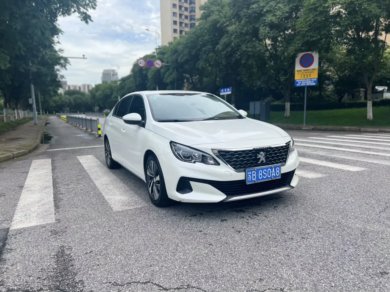 Peugeot 408
