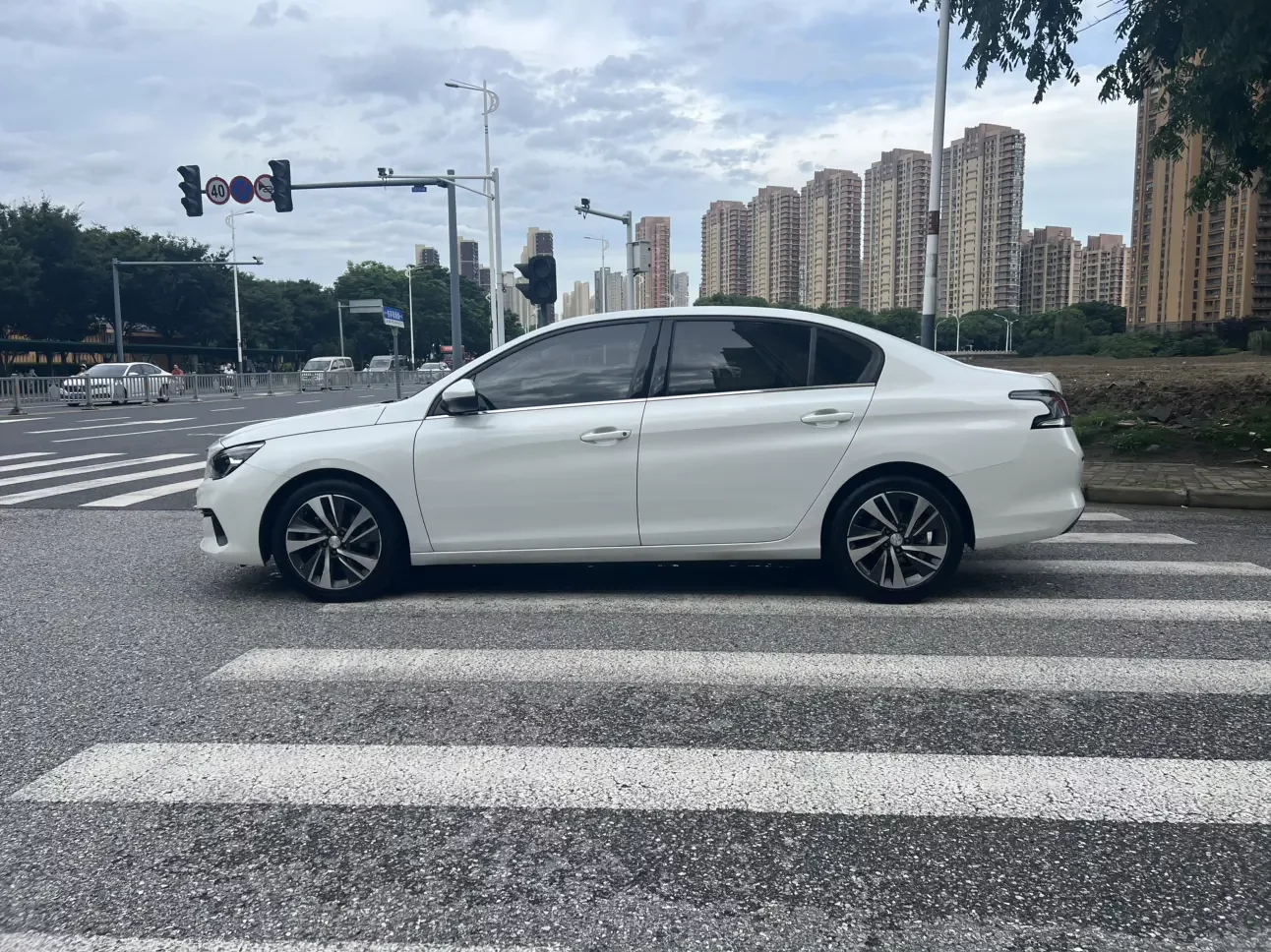 Peugeot 408