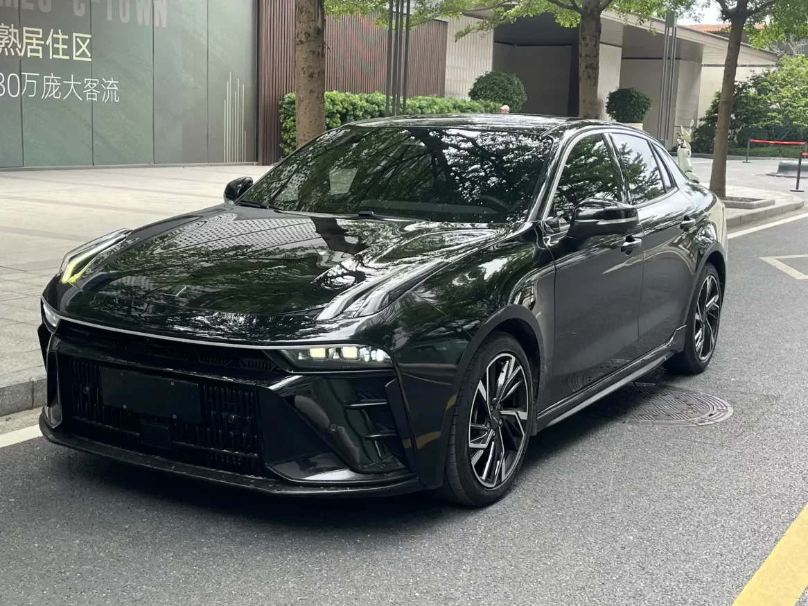Lynk & Co 03