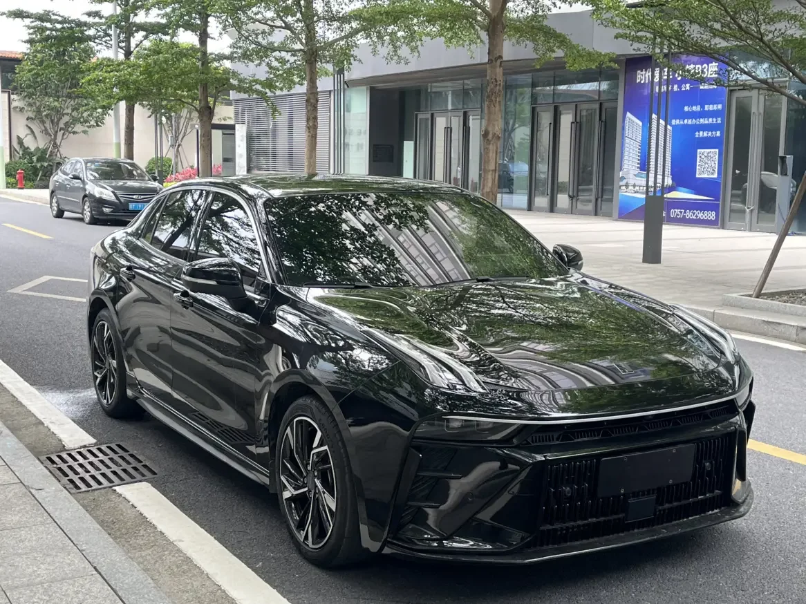 Lynk & Co 03