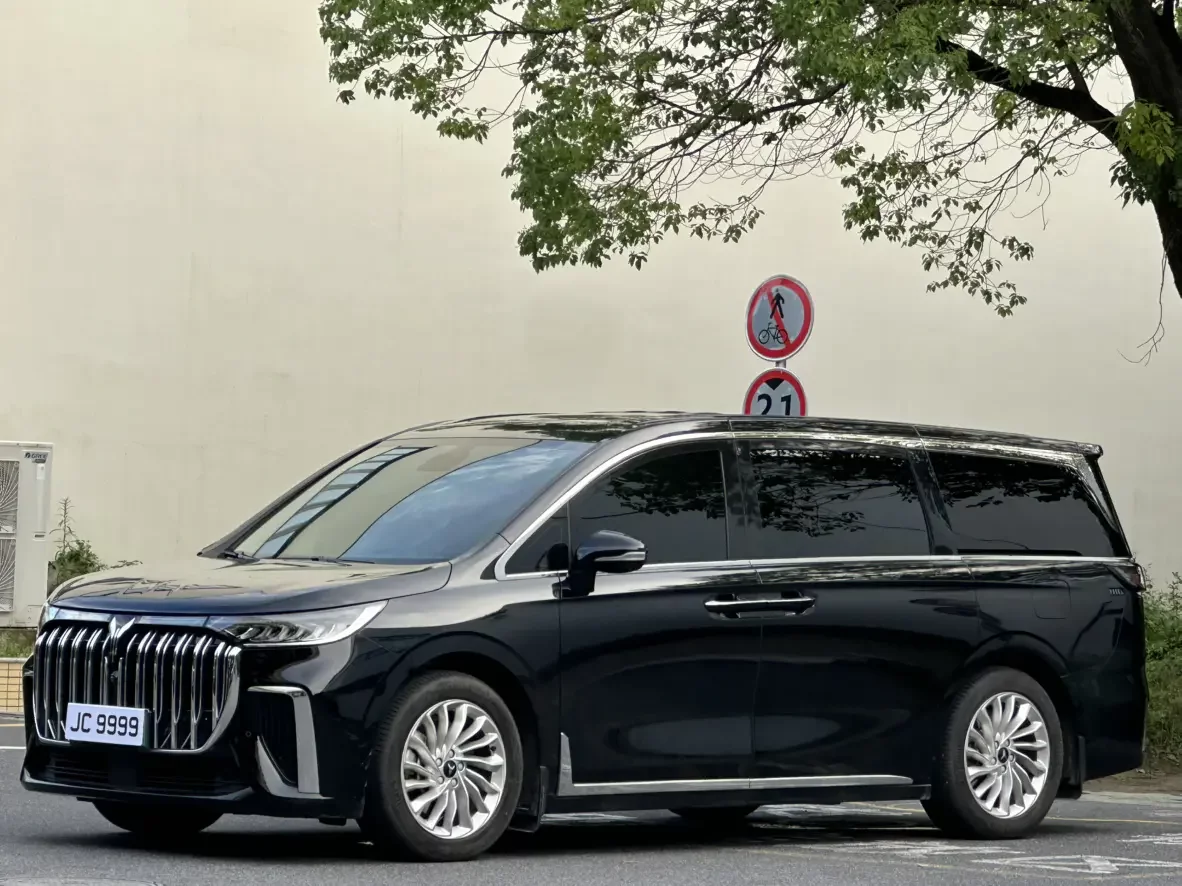 Voyah Lantu Dreamer PHEV  из Китая