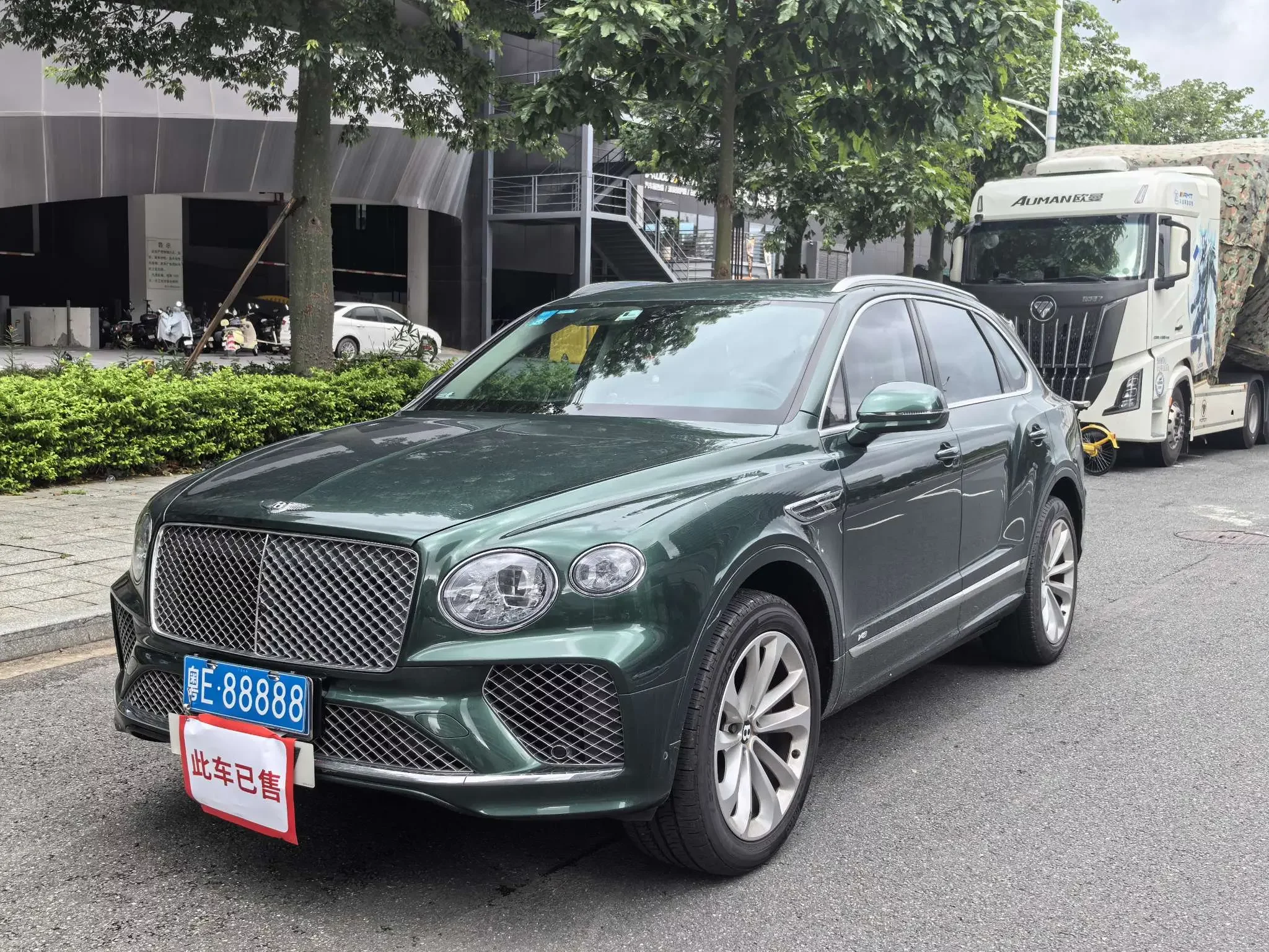 Bentley Bentayga  из Китая
