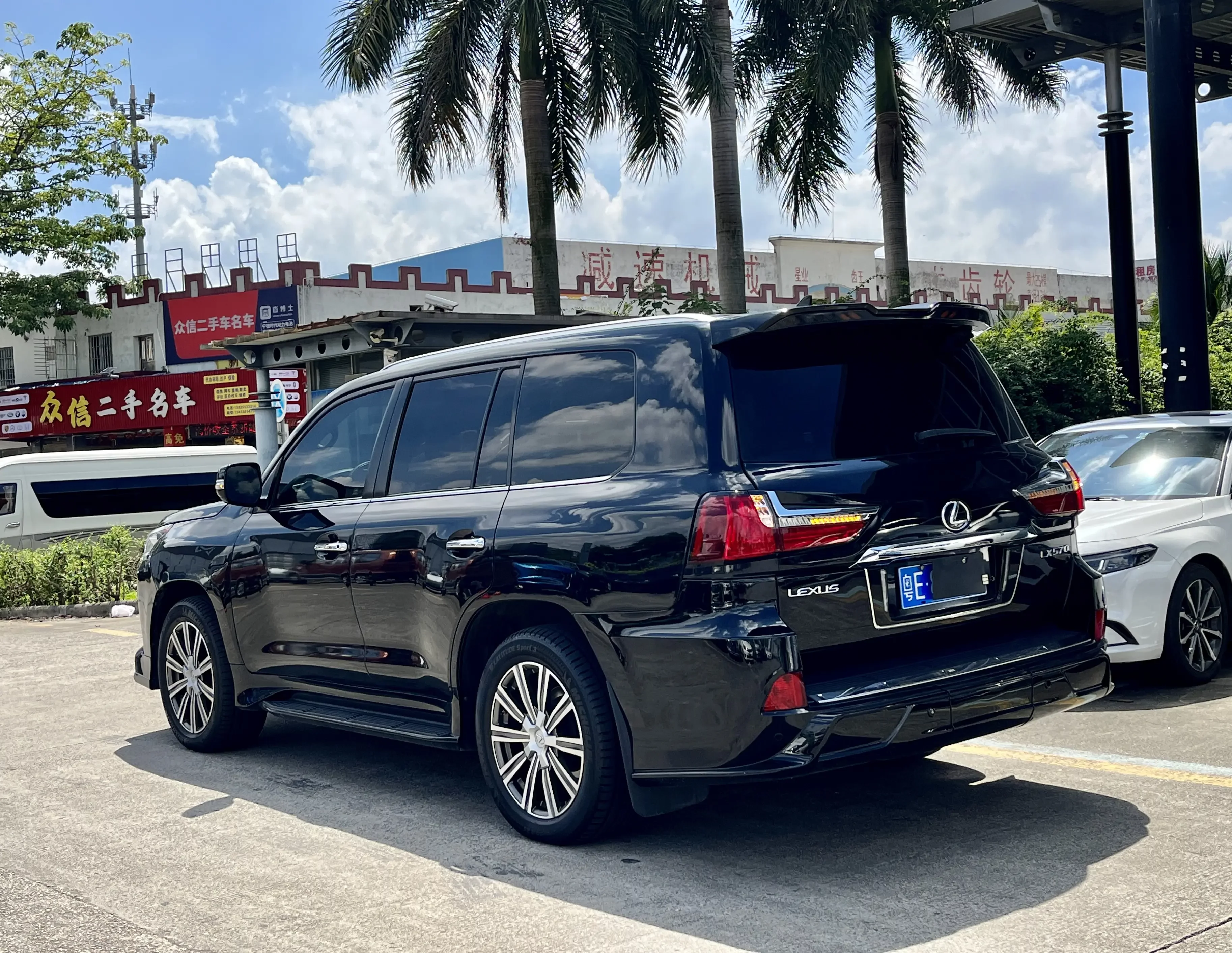 Lexus LX