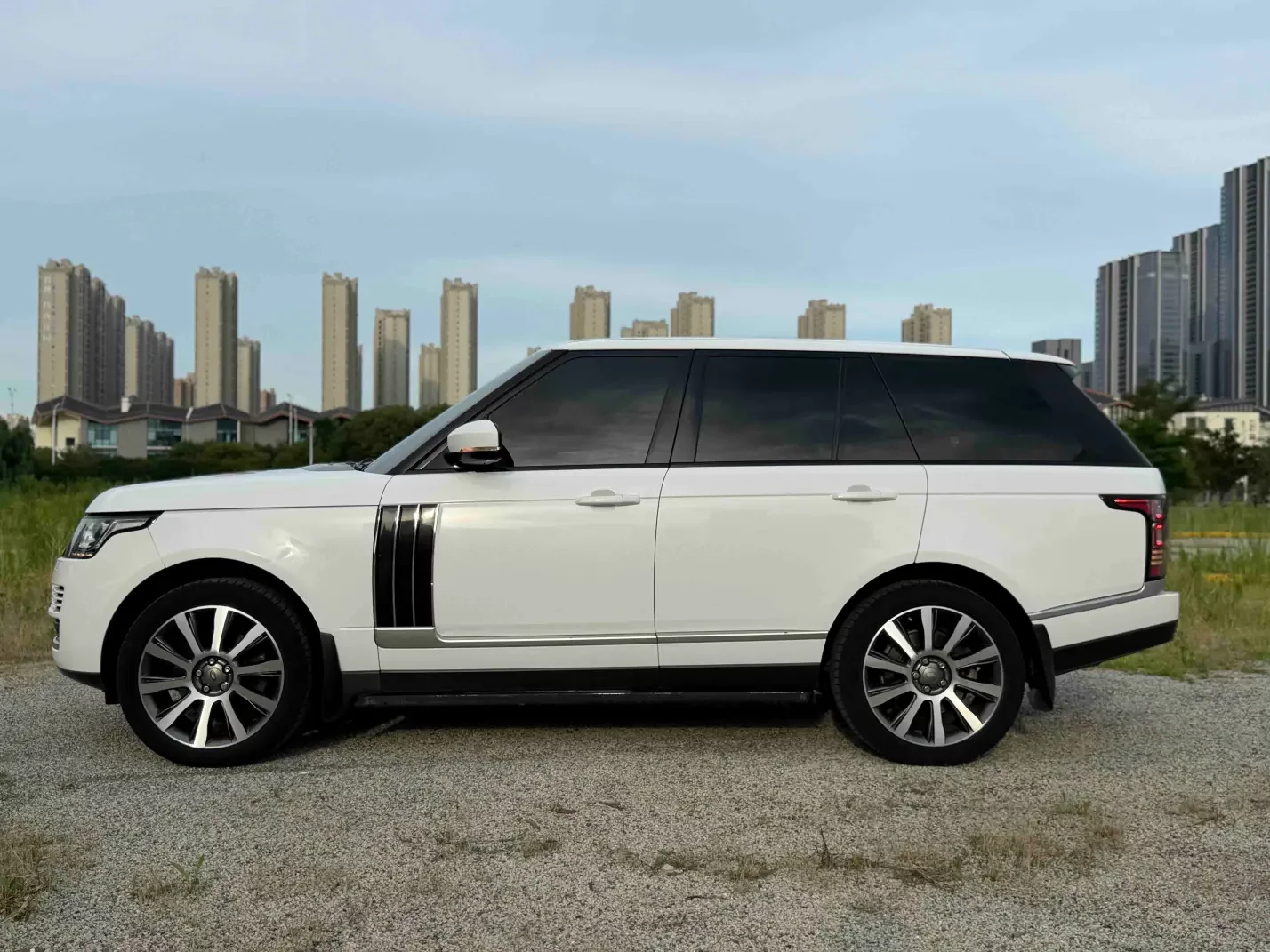 Land Rover range rover